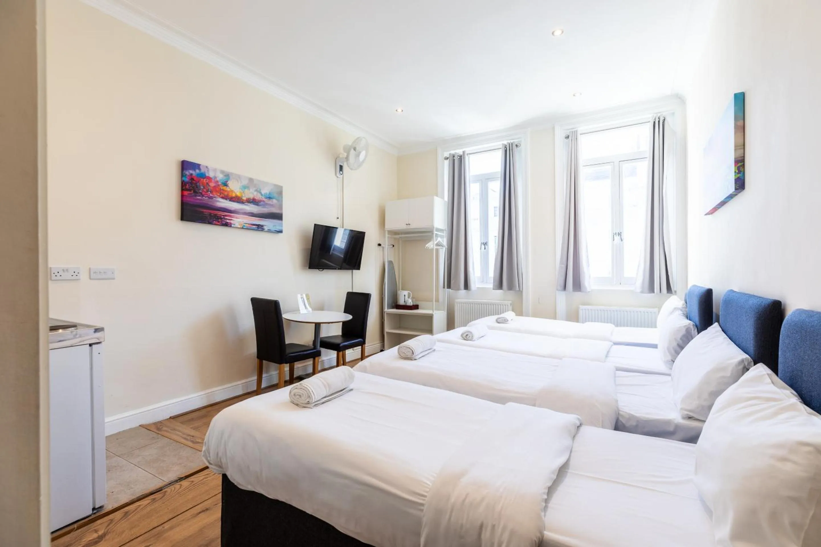 Bedroom, Bed in The Chapter - Hyde Park Hotel