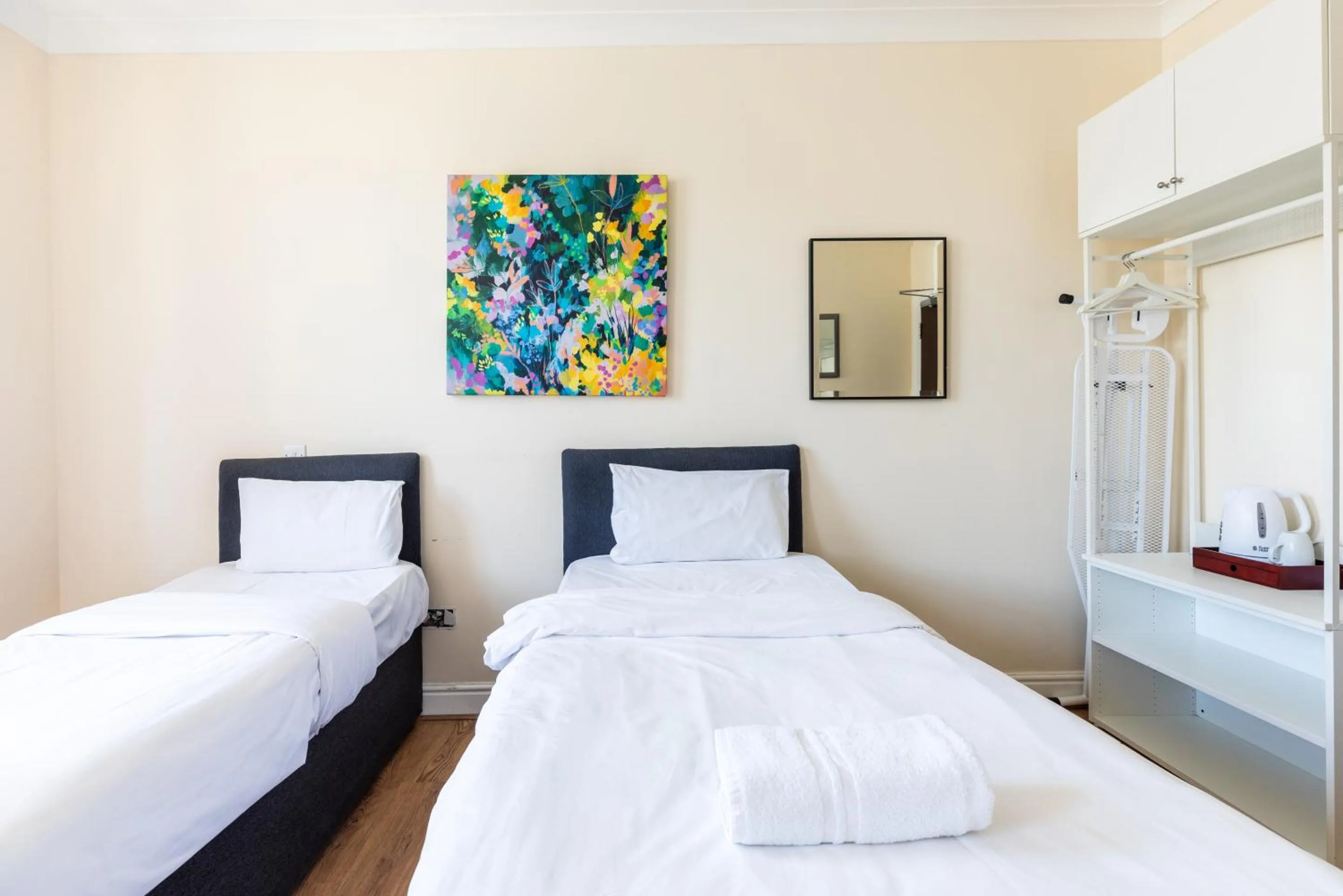 Bedroom, Bed in The Chapter - Hyde Park Hotel