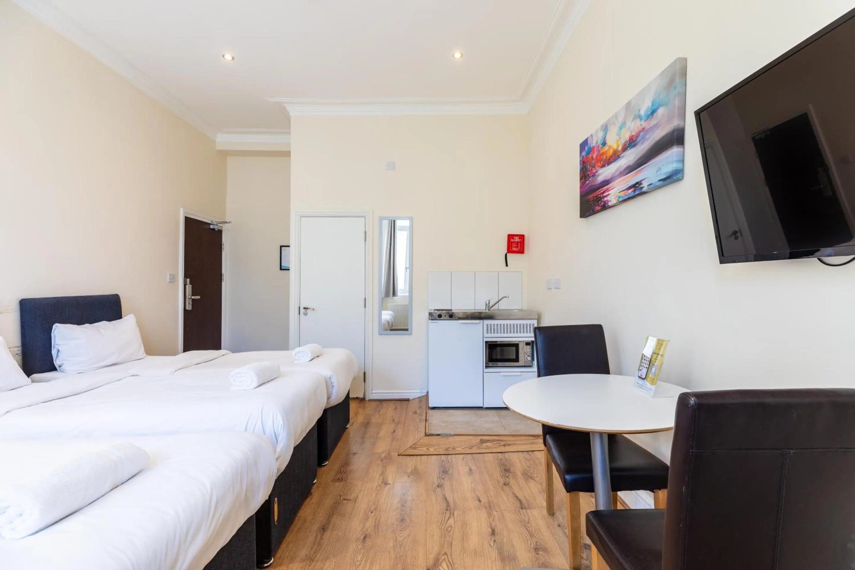 Bedroom, Bed in The Chapter - Hyde Park Hotel