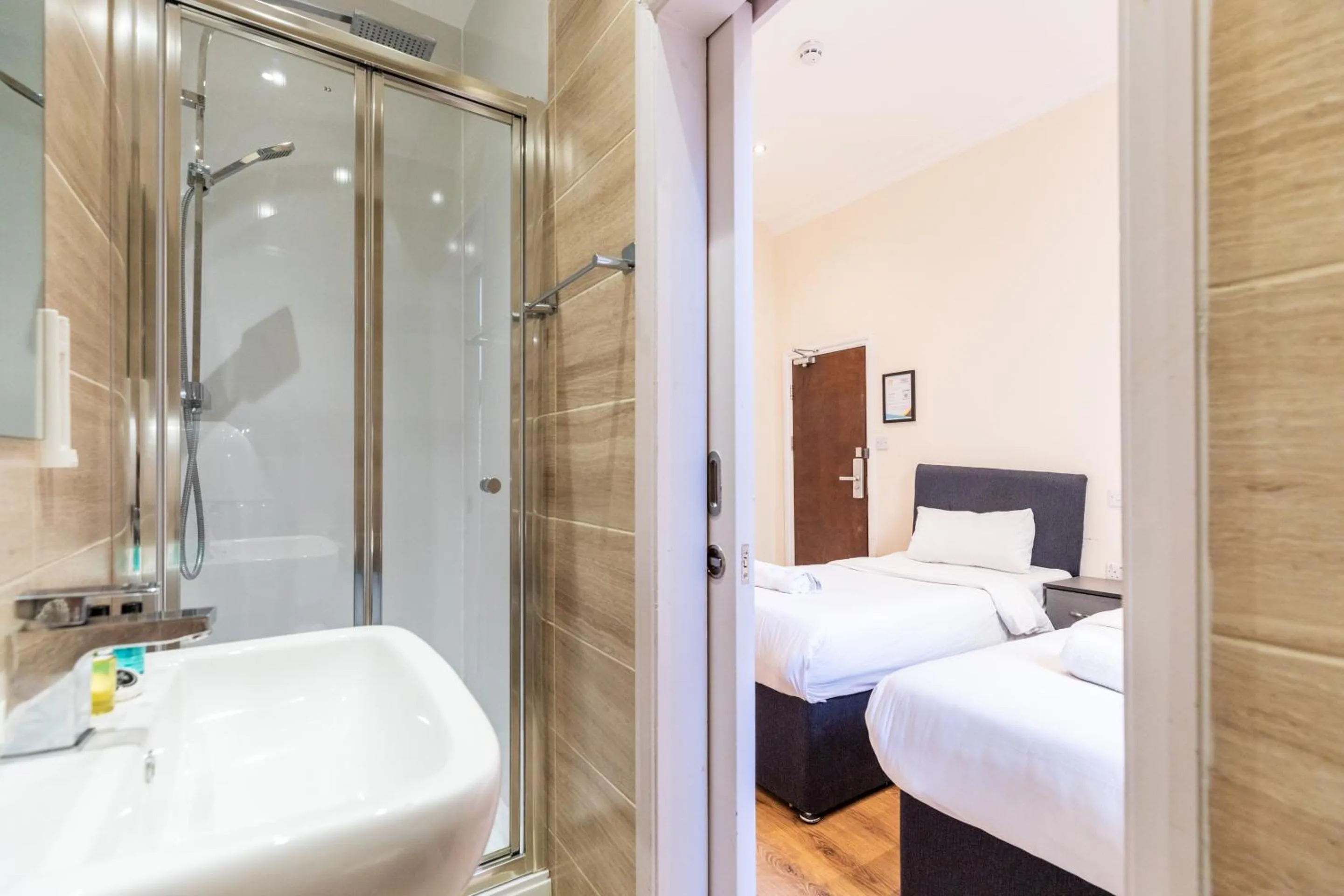 Bedroom, Bed in The Chapter - Hyde Park Hotel