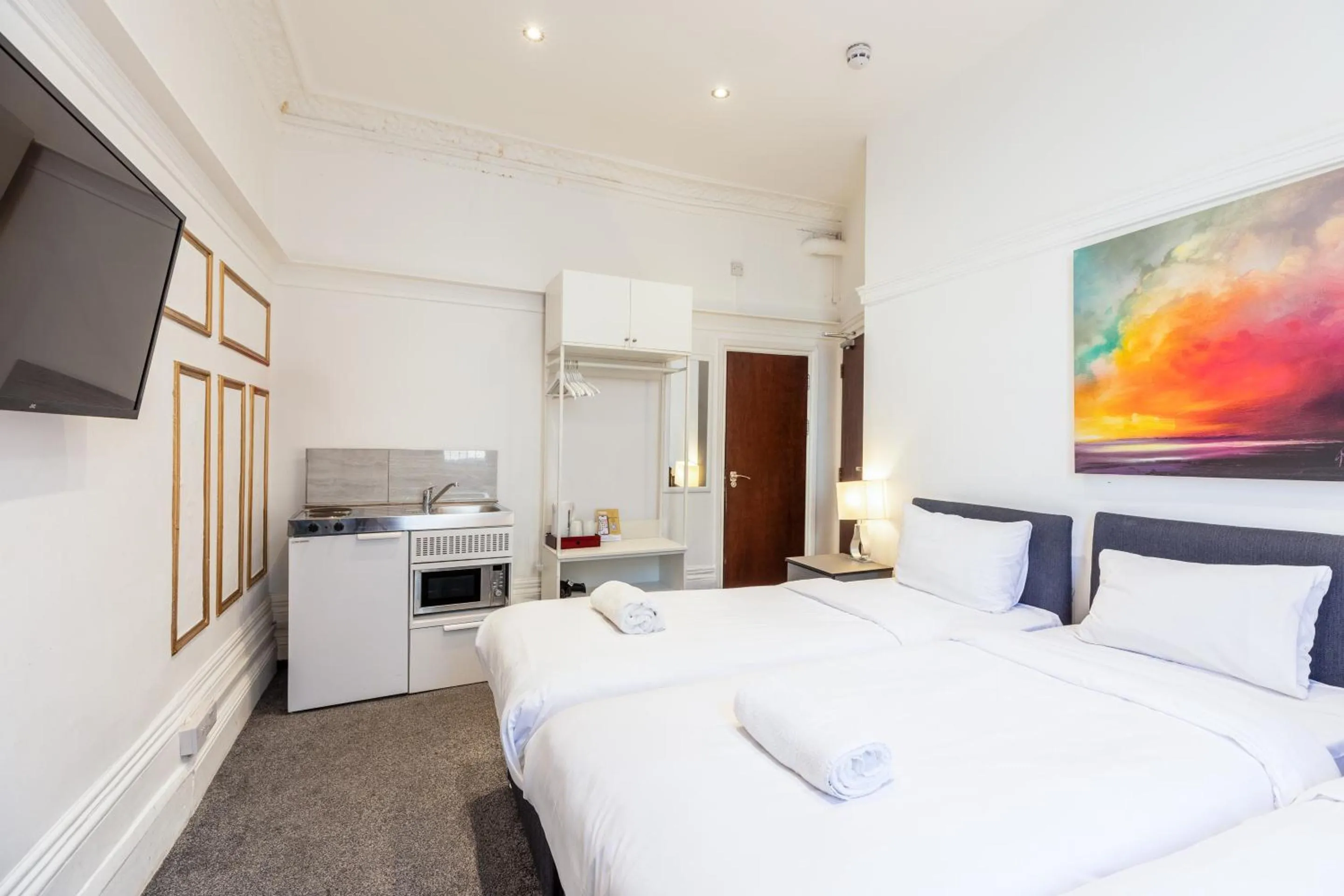 Bedroom, Bed in The Chapter - Hyde Park Hotel