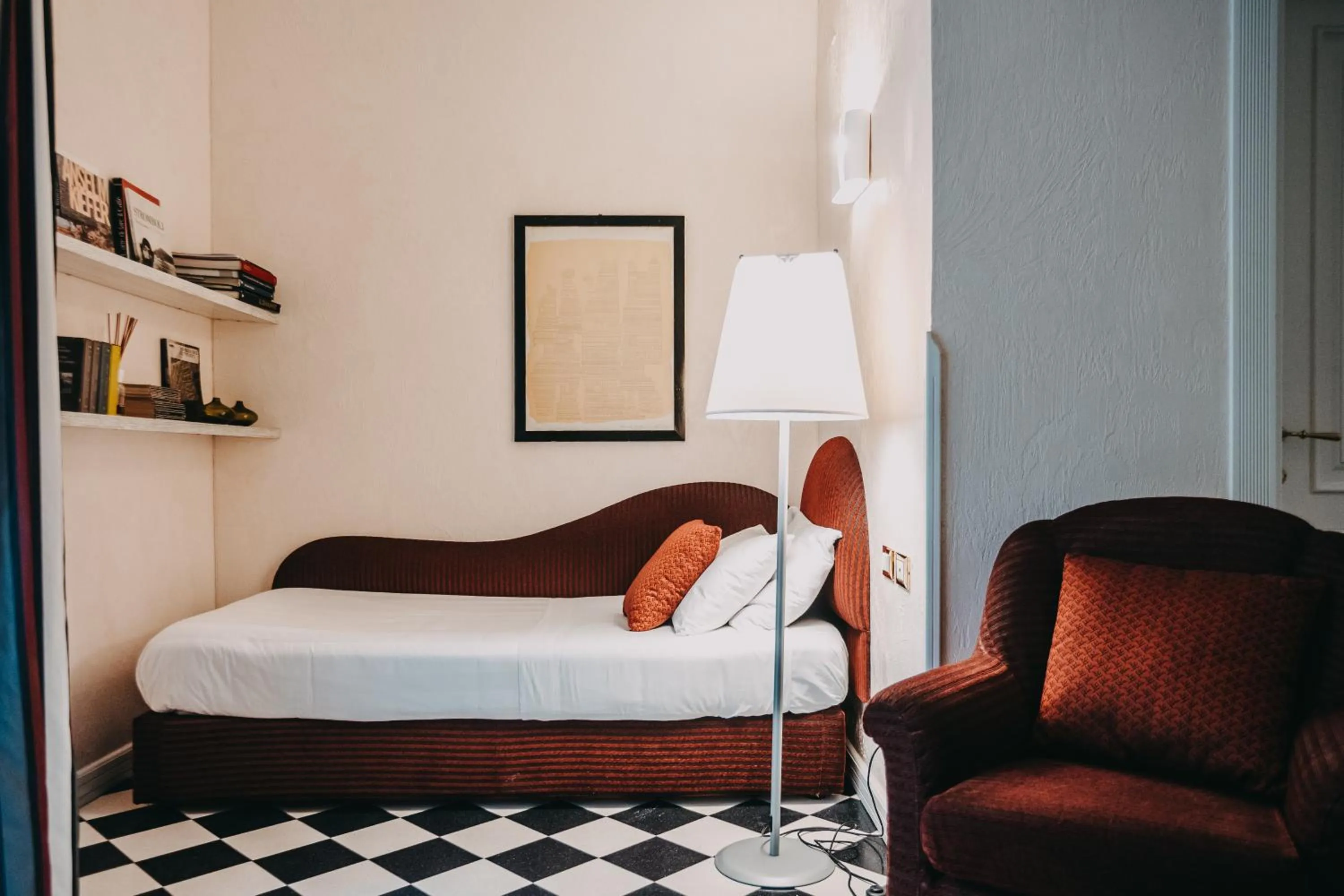 Decorative detail, Bed in Costantinopoli 104