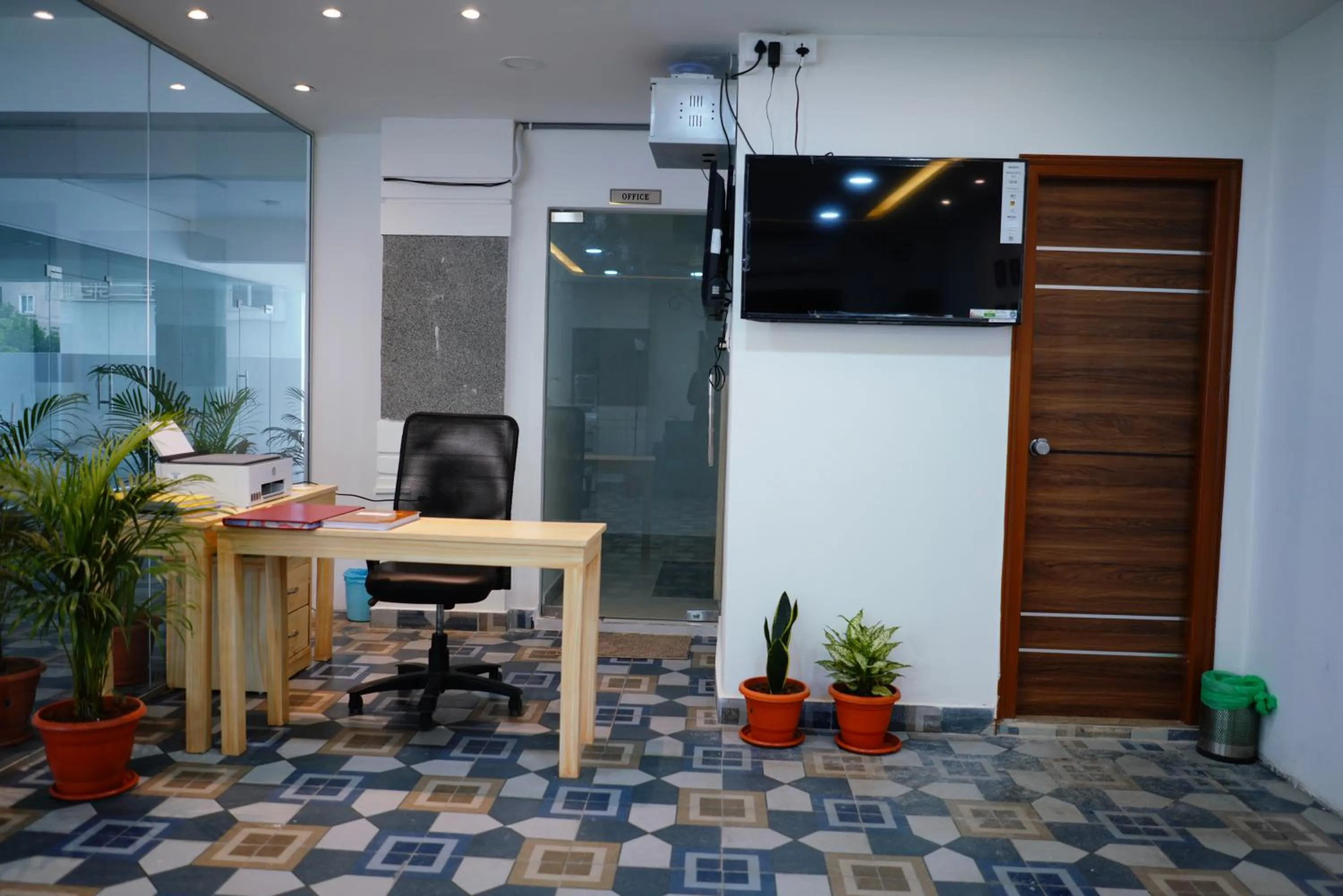 Communal lounge/ TV room in Enkay Service Apartments