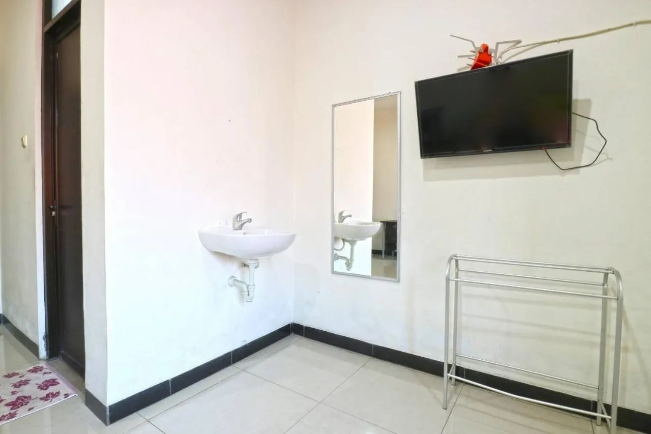 Saloka Guest House & Residence