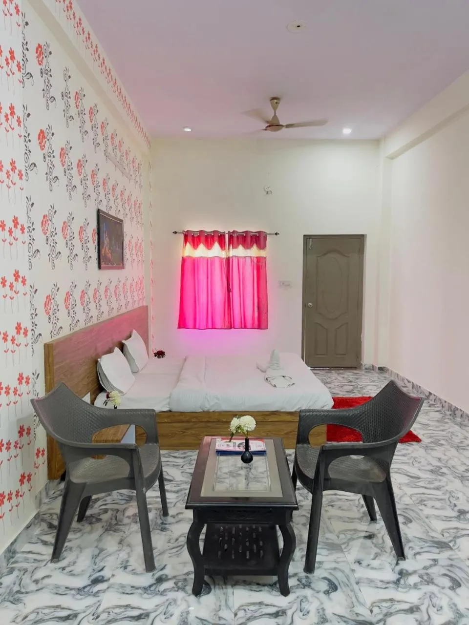 Bedroom in Rajwadi Palace