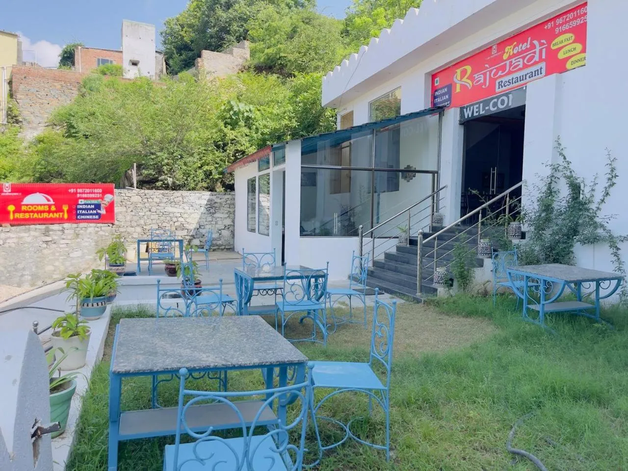 Restaurant/places to eat in Rajwadi Palace