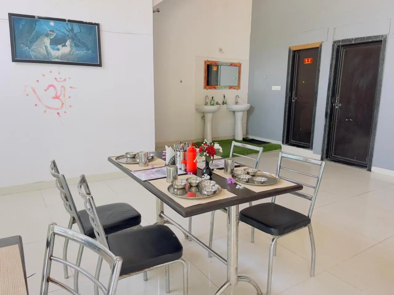 Restaurant/places to eat in Rajwadi Palace