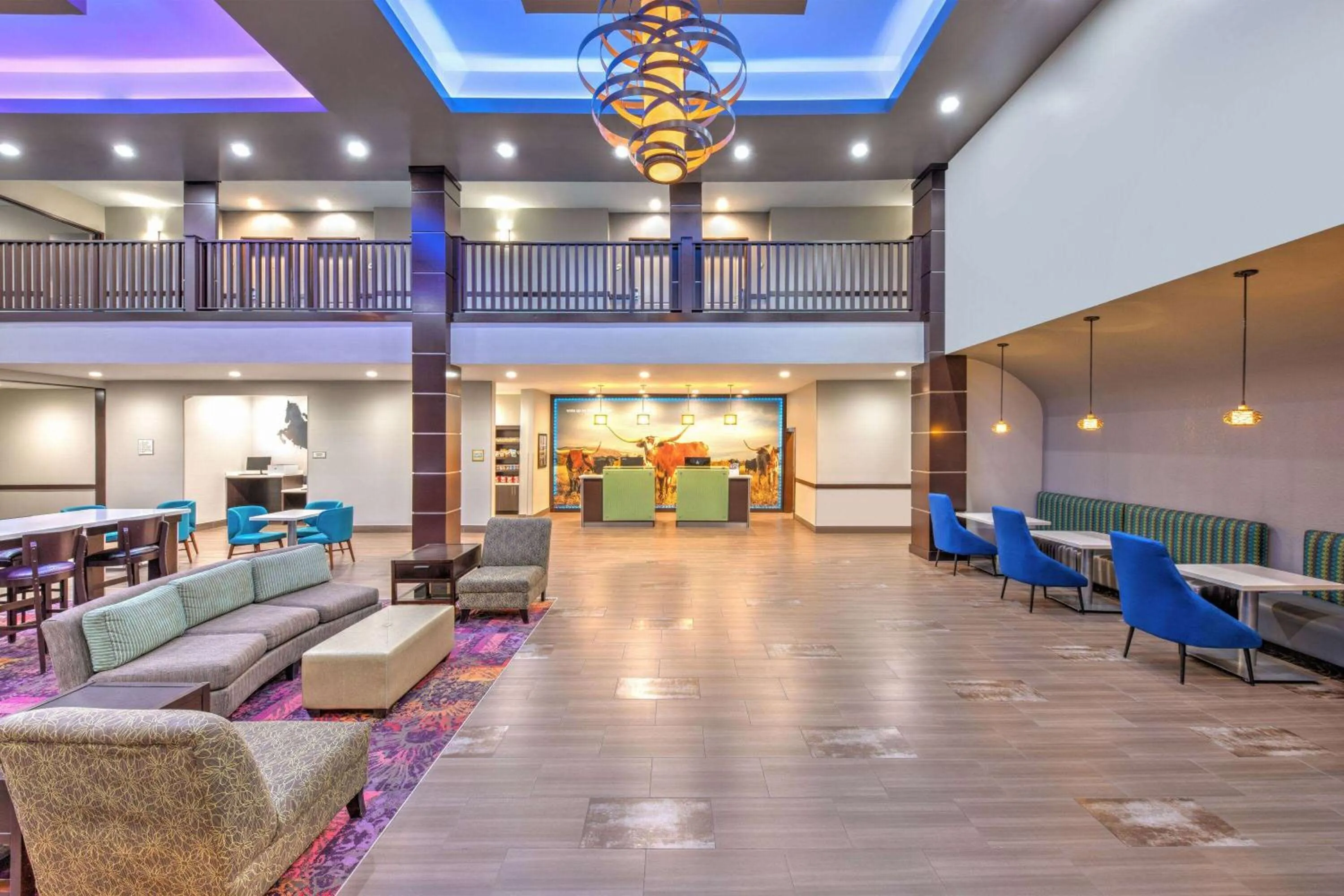 Lobby or reception in La Quinta by Wyndham Tyler - University Area