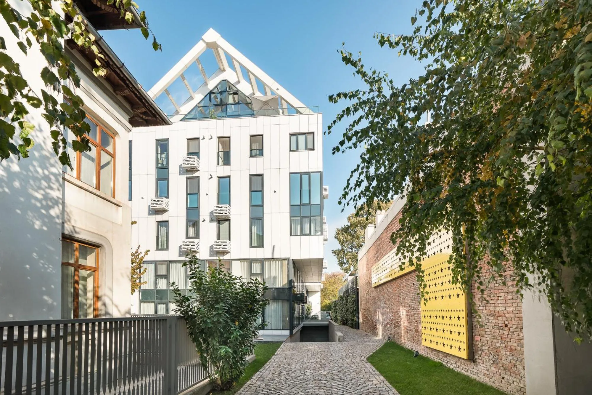 Property building in Phoenix Aparthotel