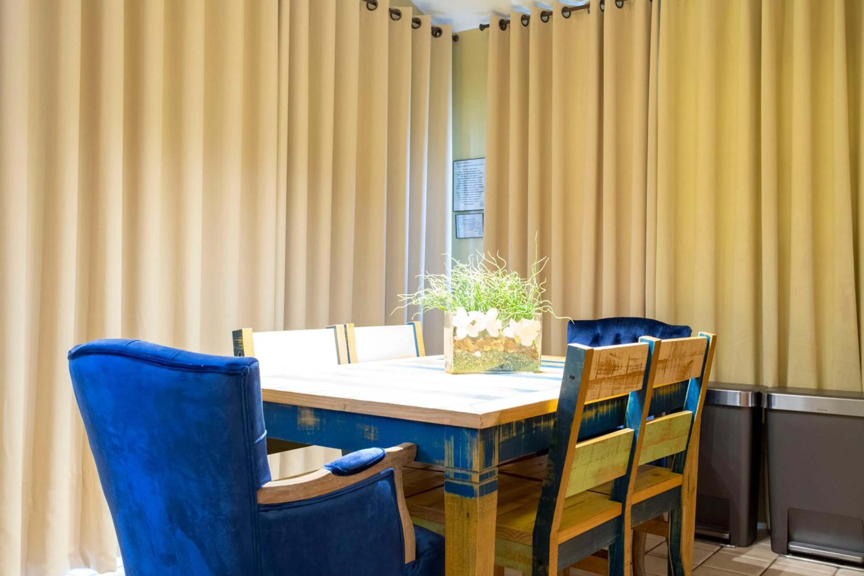 Dining area in Celebrate BR