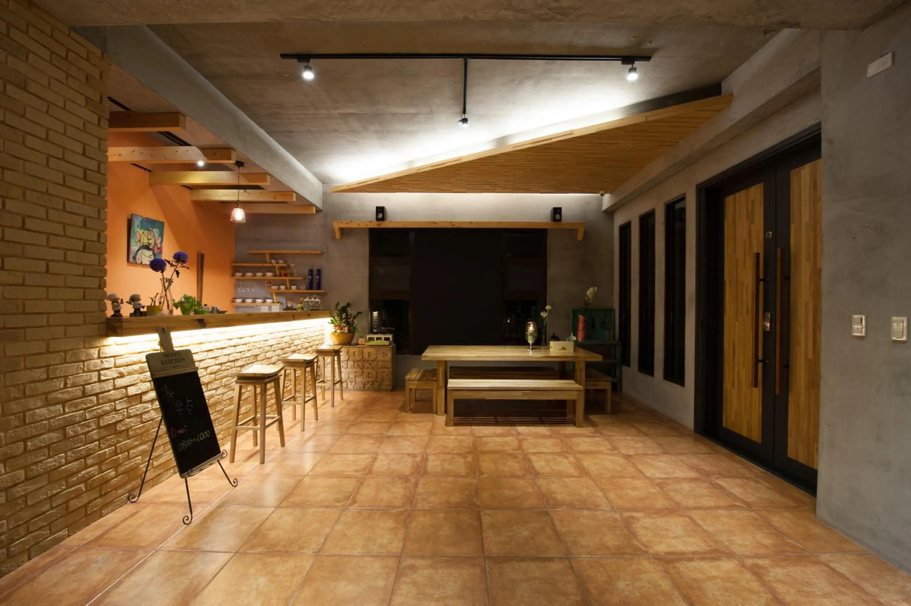 Restaurant/places to eat in Muho B&B