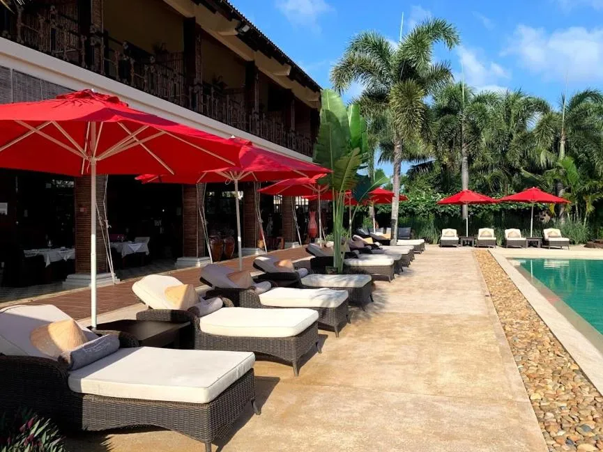 Property building in The Island Lodge