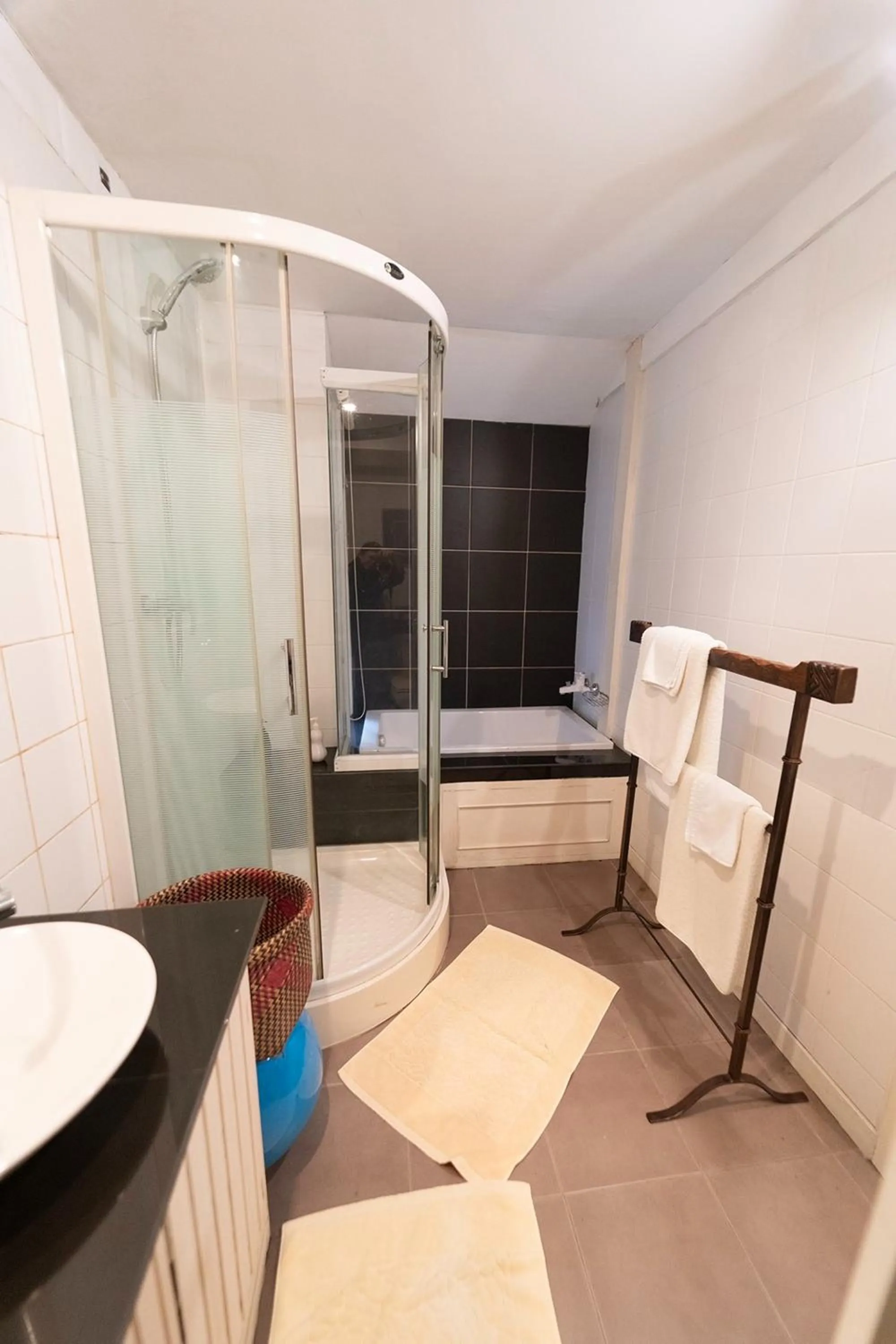 Shower in Baan Suan Residence เฮือนพักบ้านสวน