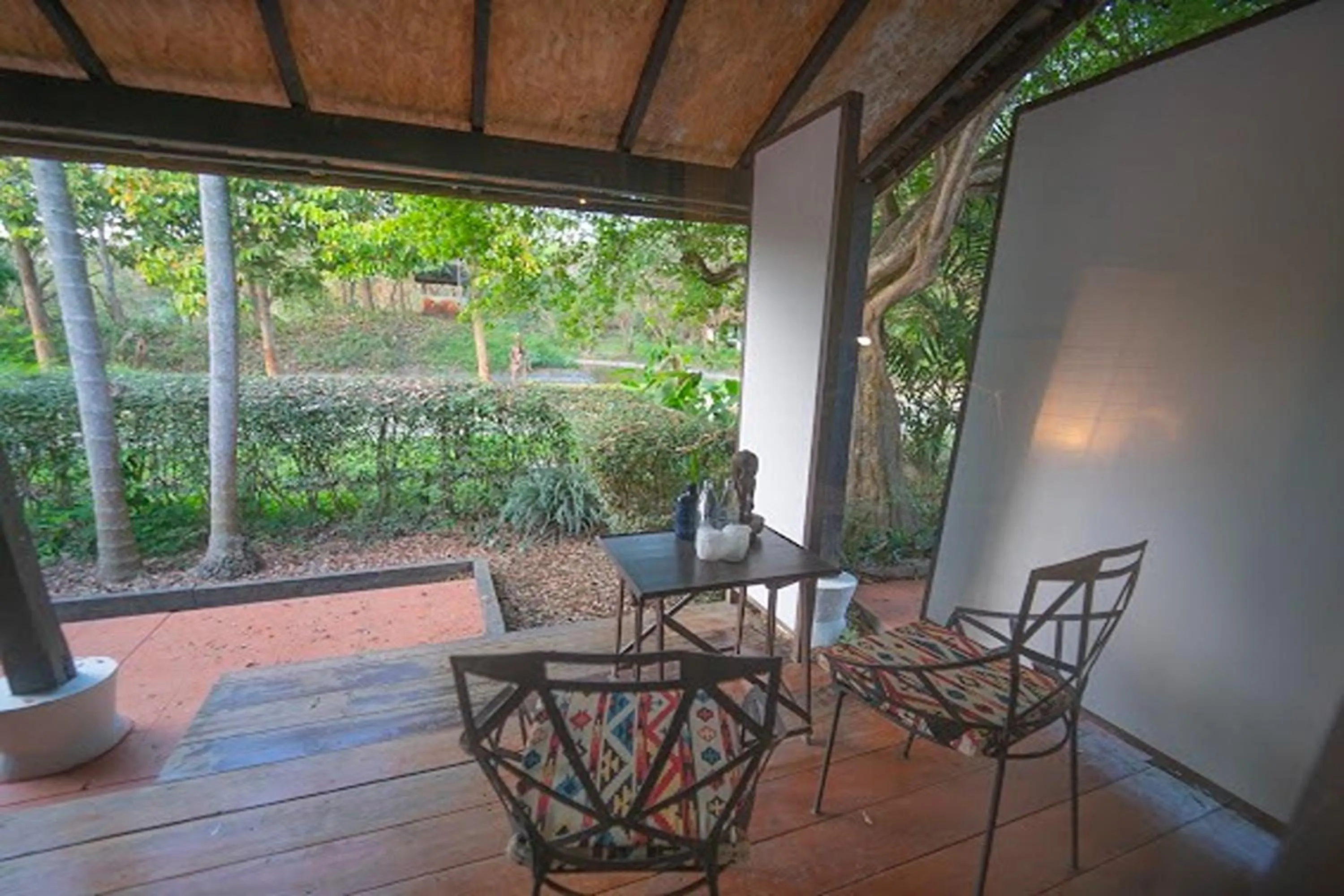 Dining area in Baan Suan Residence เฮือนพักบ้านสวน