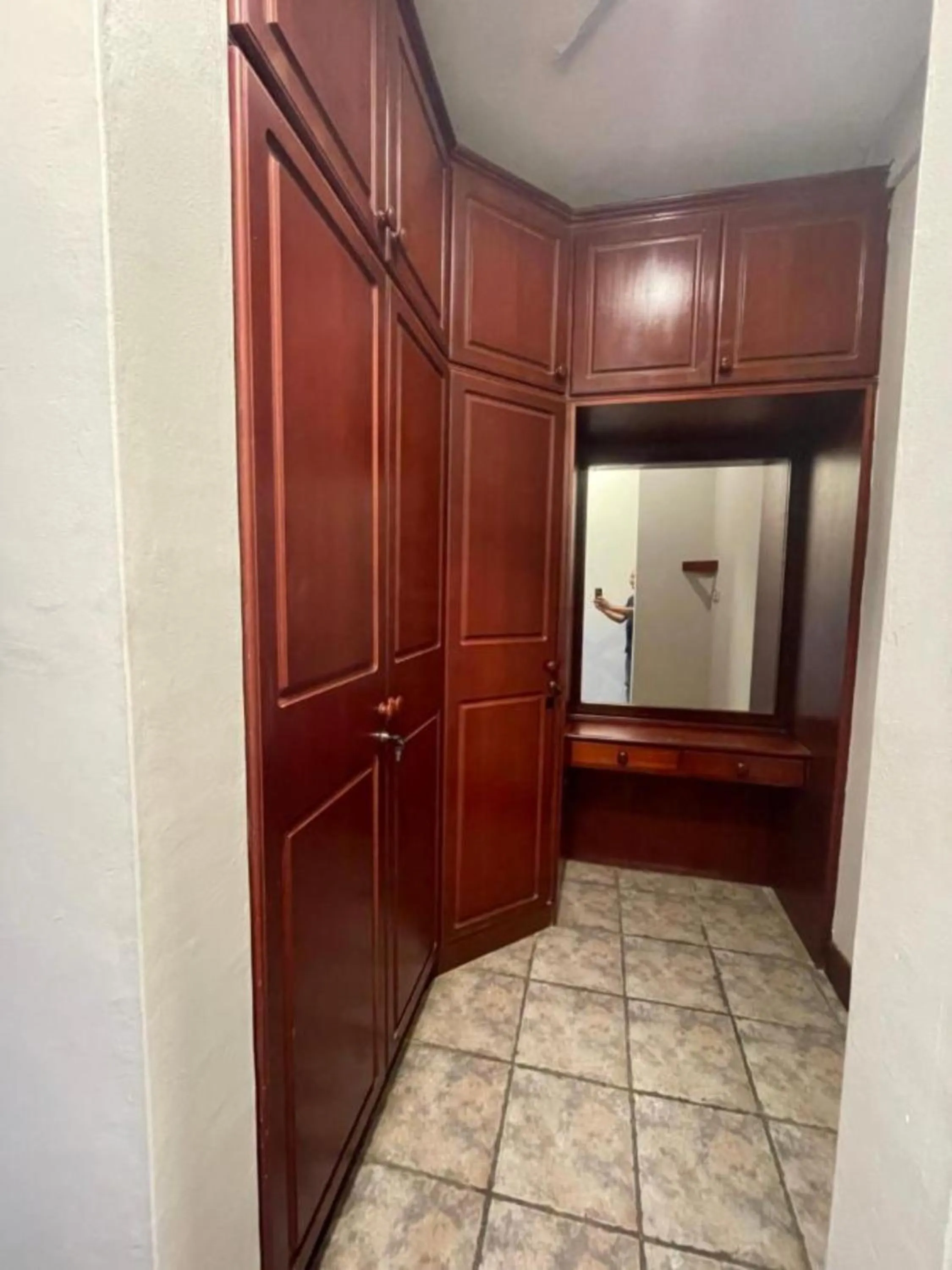 wardrobe in Olivia Guesthouse