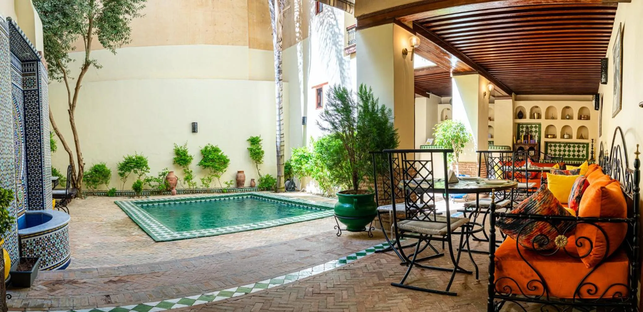 Restaurant/places to eat in Riad Dar Pierre