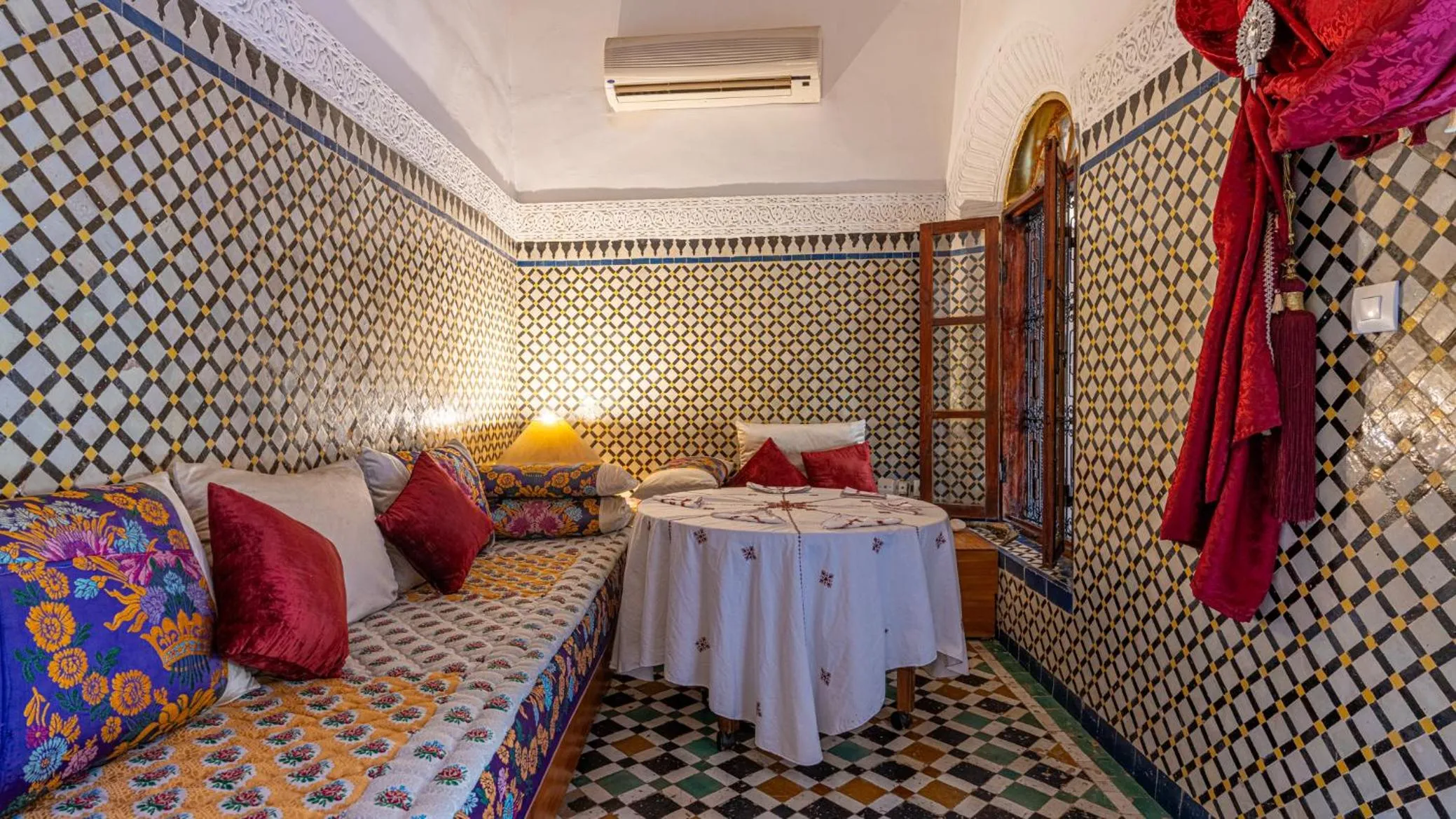 Bed in Riad Dar Pierre