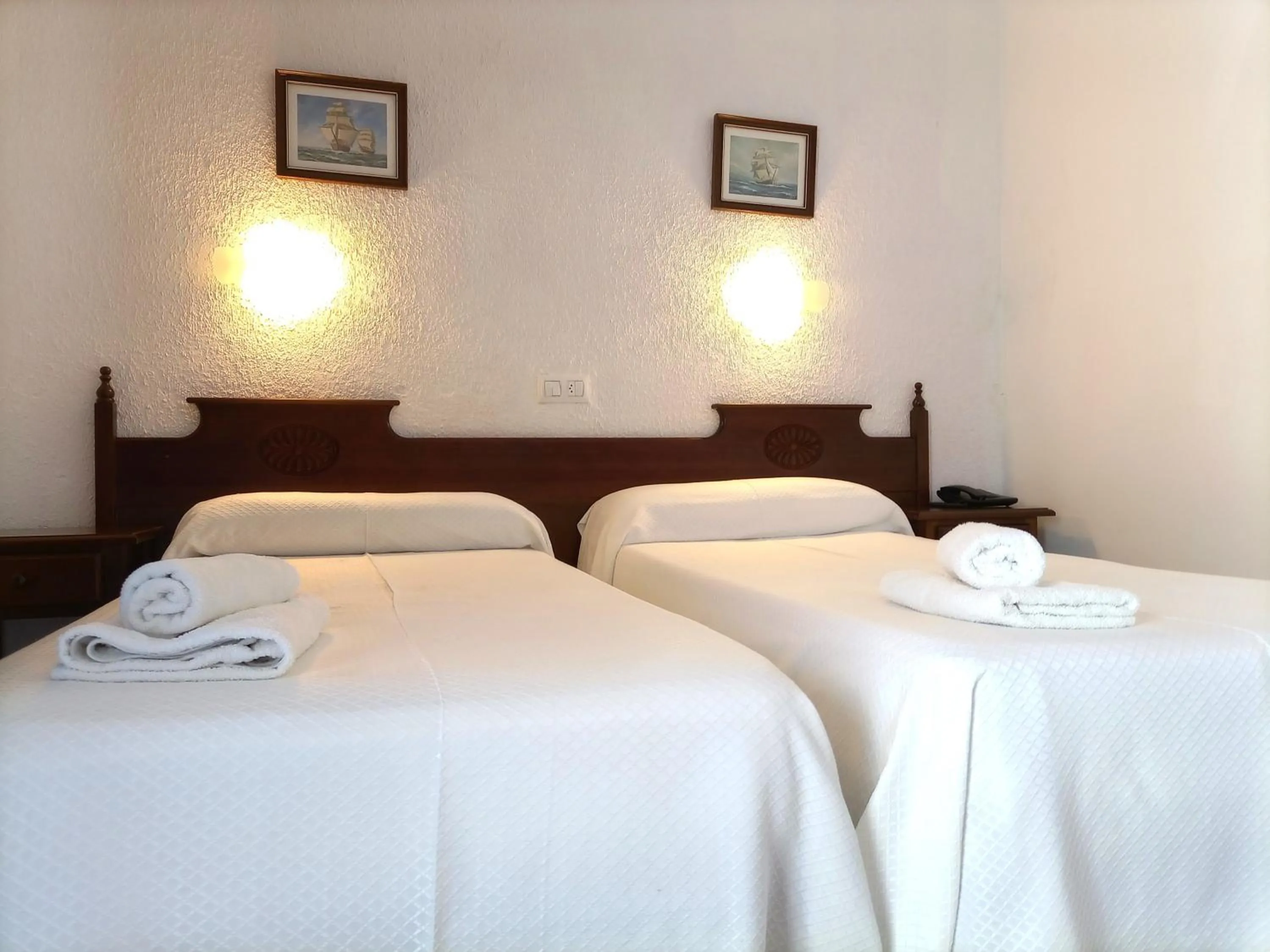 Vintage Hotel Mercedes