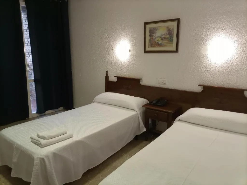 Vintage Hotel Mercedes