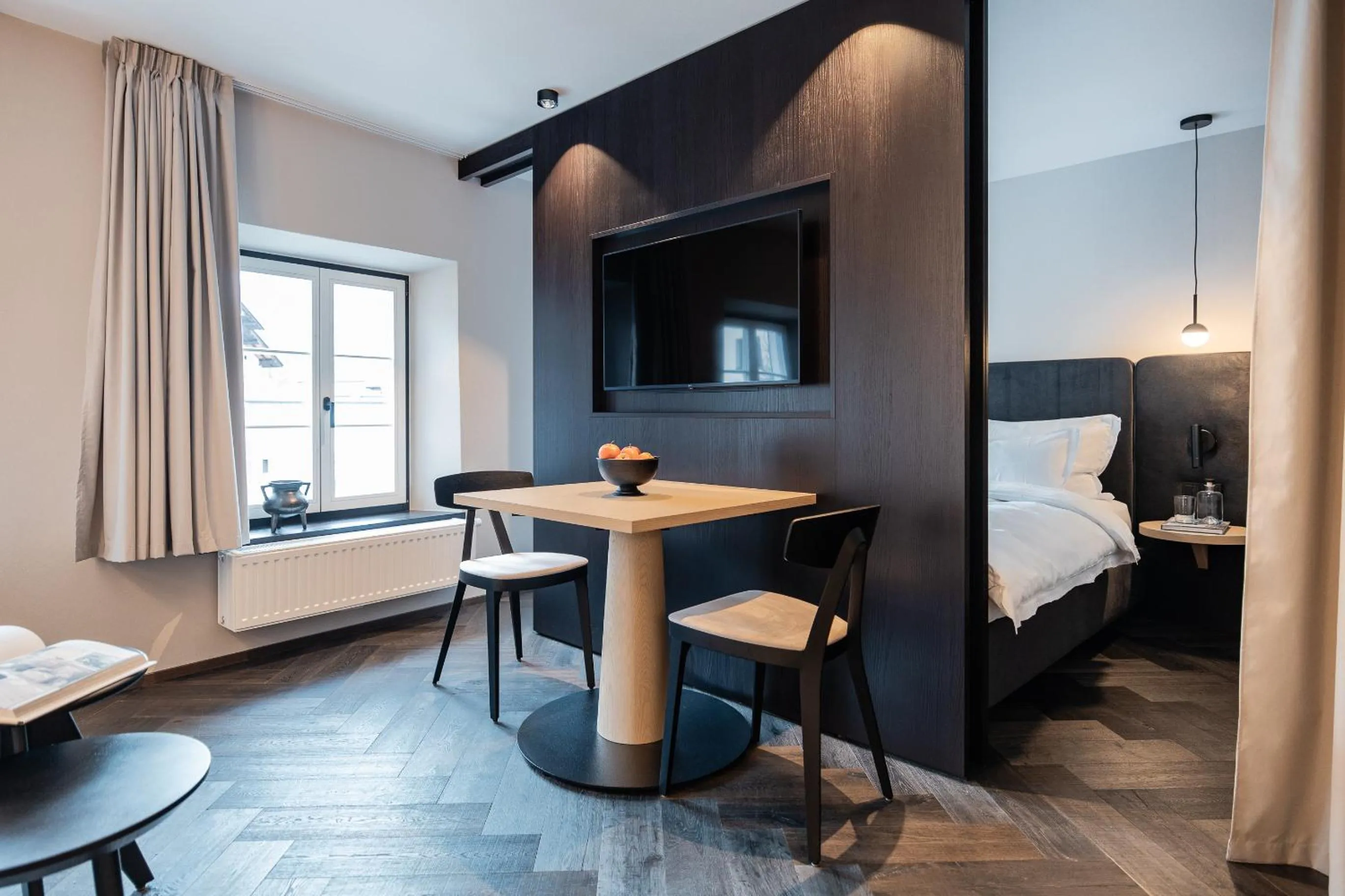 Photo of the whole room, Bed in Schwarzer Adler - Concept Living