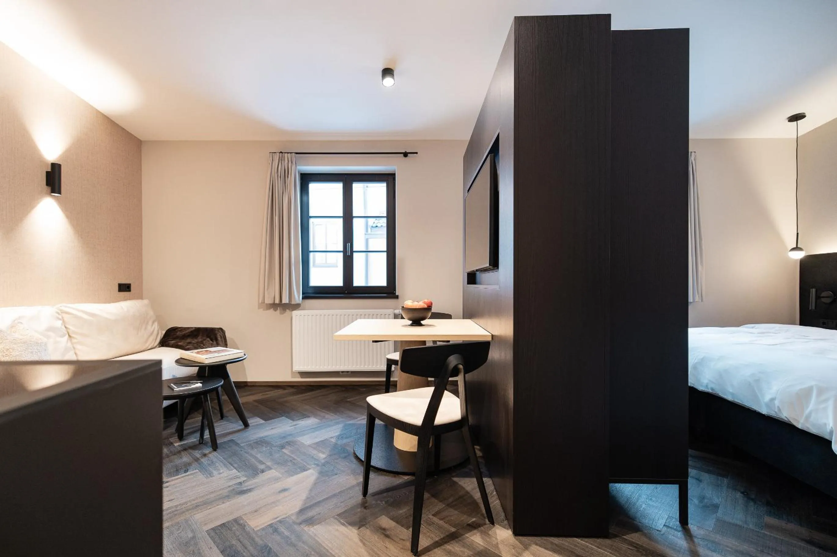 Photo of the whole room, Bed in Schwarzer Adler - Concept Living