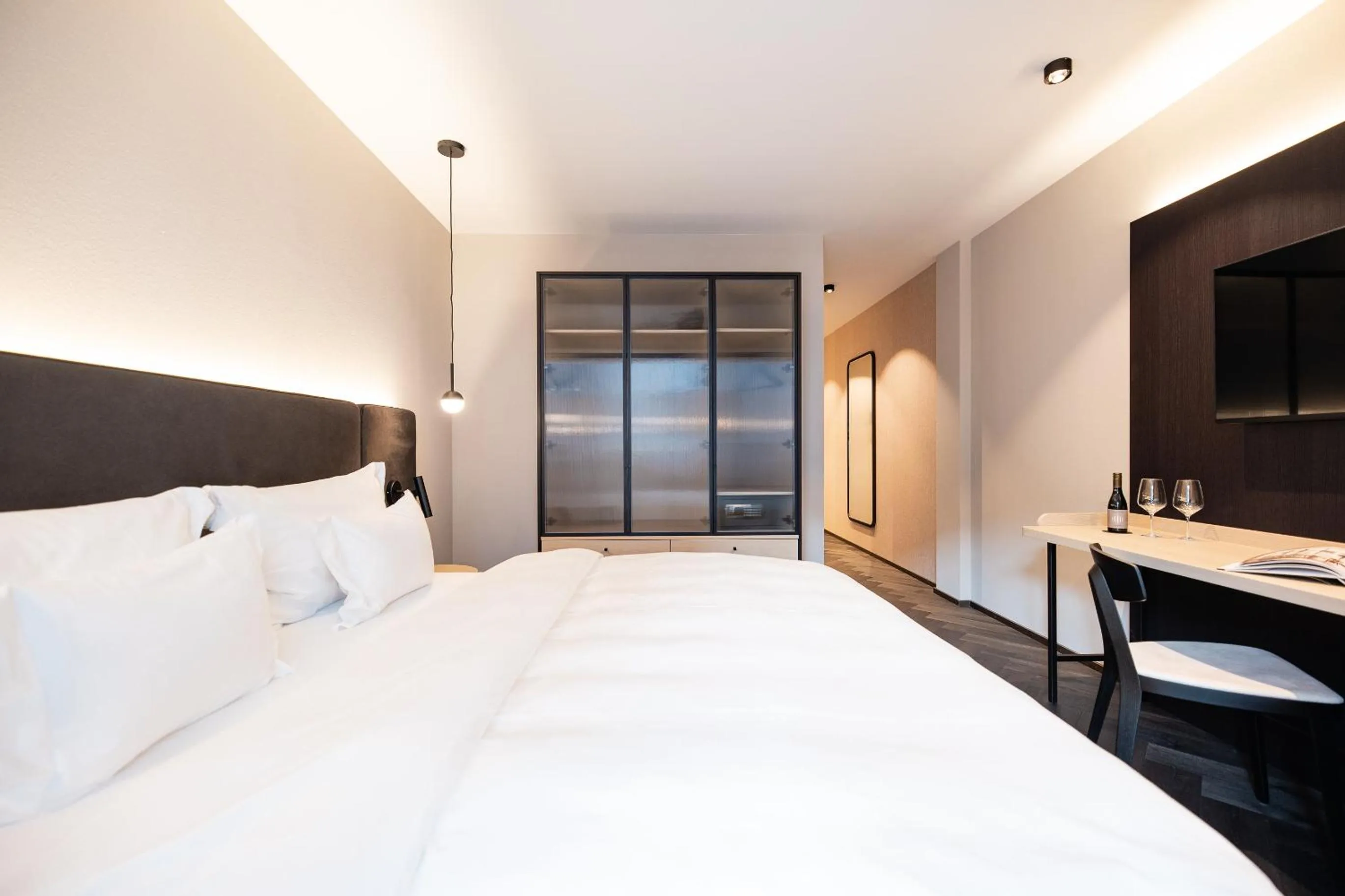 Bedroom, Bed in Schwarzer Adler - Concept Living