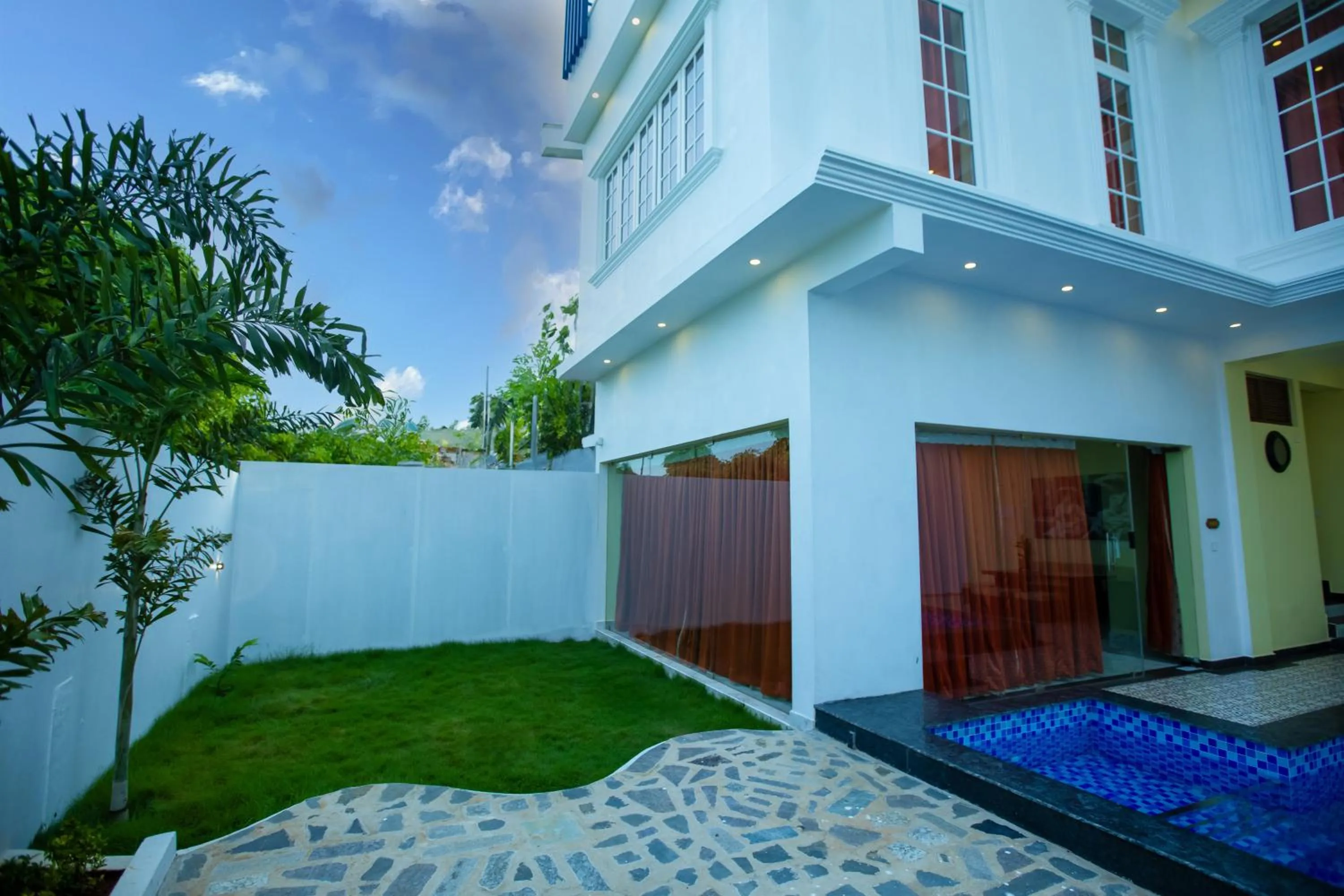 Garden in T Resort with Swimming Pool