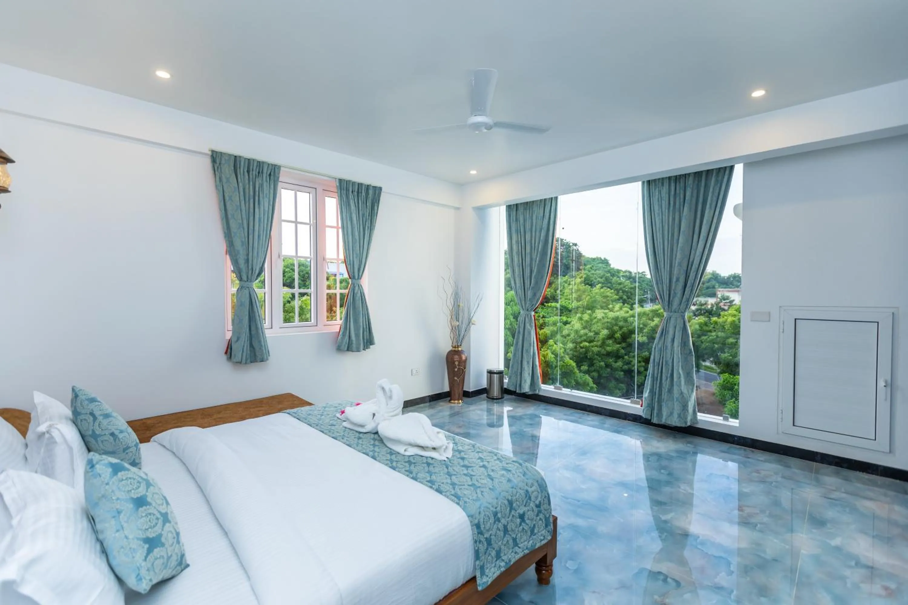 Photo of the whole room, Bed in T Resort with Swimming Pool