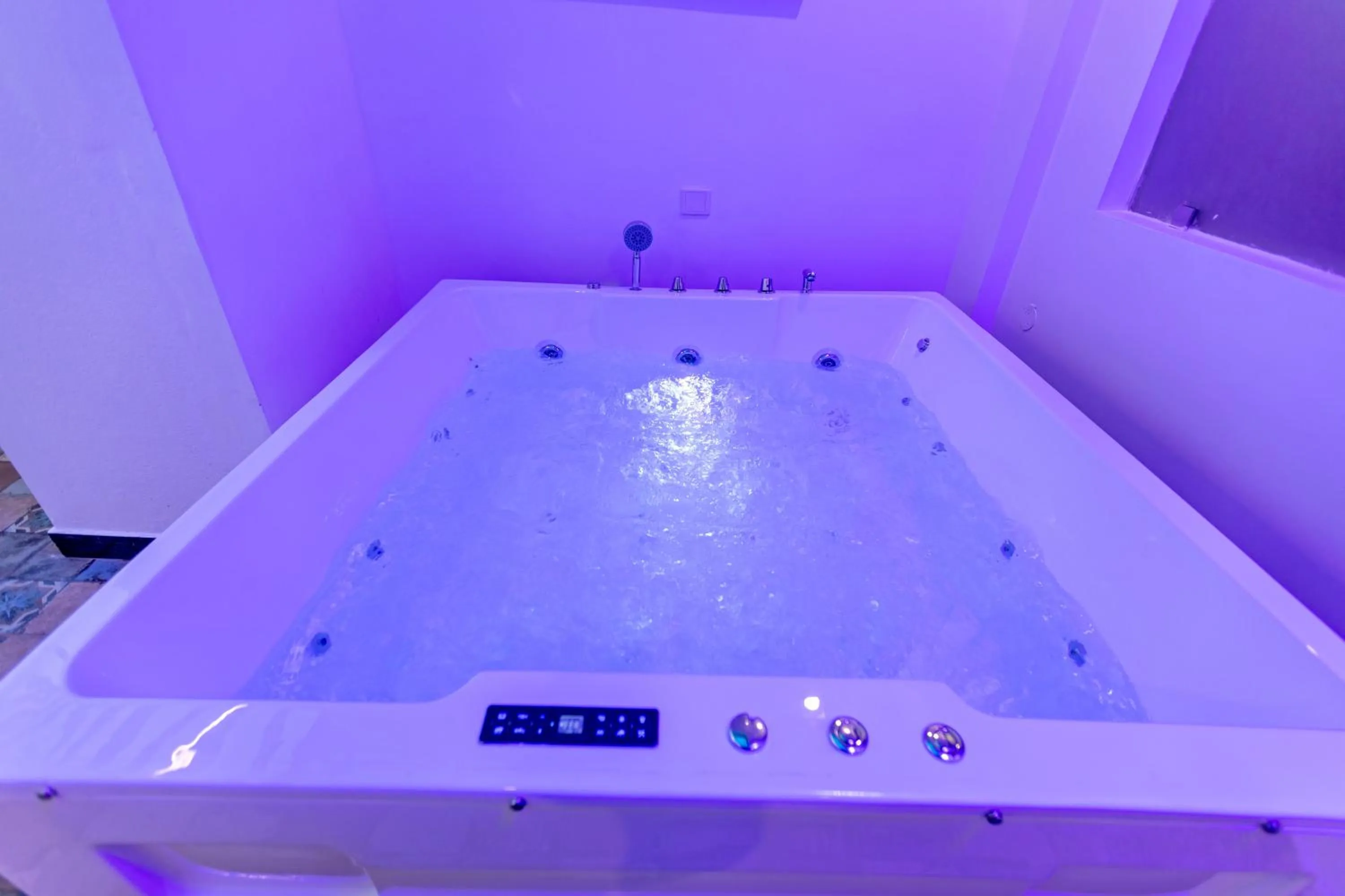 Hot Tub in T Resort with Swimming Pool