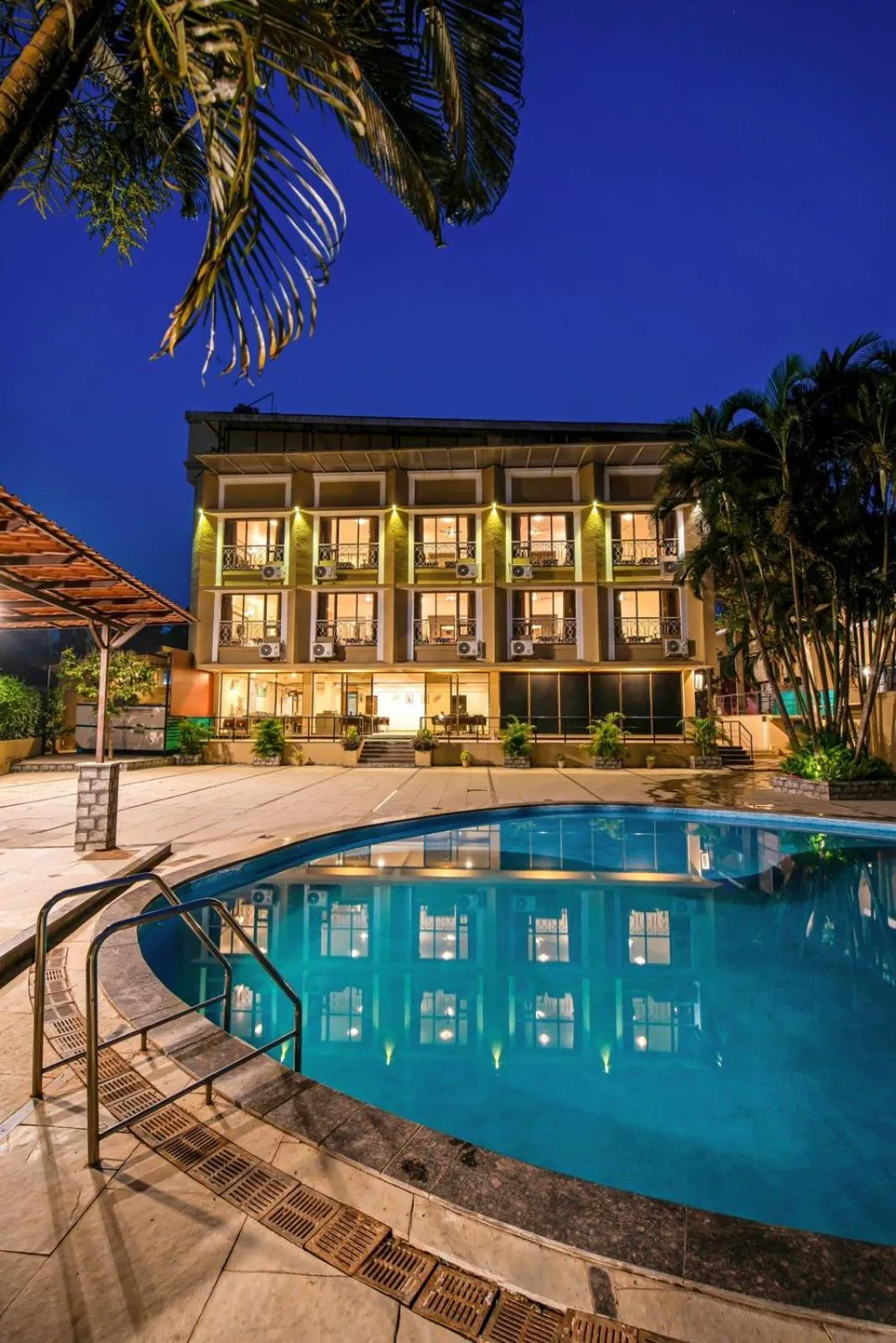 Pool view in Hotel Sapphire
