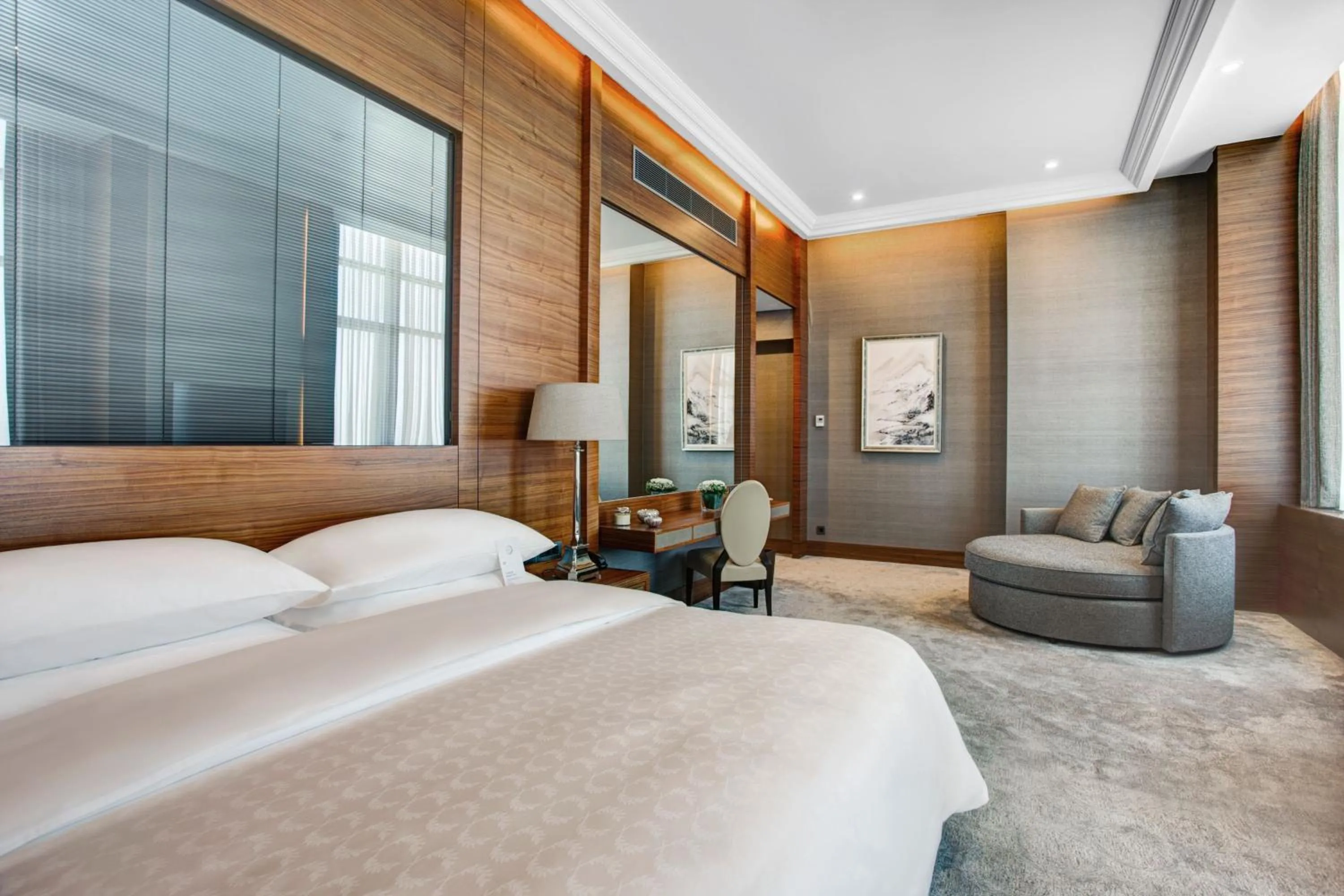 Photo of the whole room, Bed in Sheraton Grand Samsun Hotel