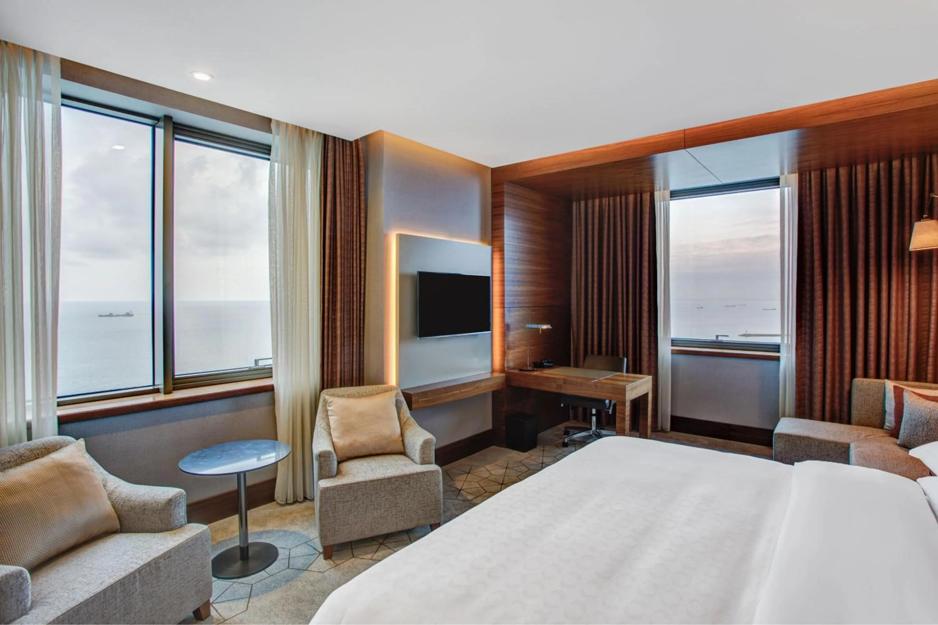 Photo of the whole room, Bed in Sheraton Grand Samsun Hotel