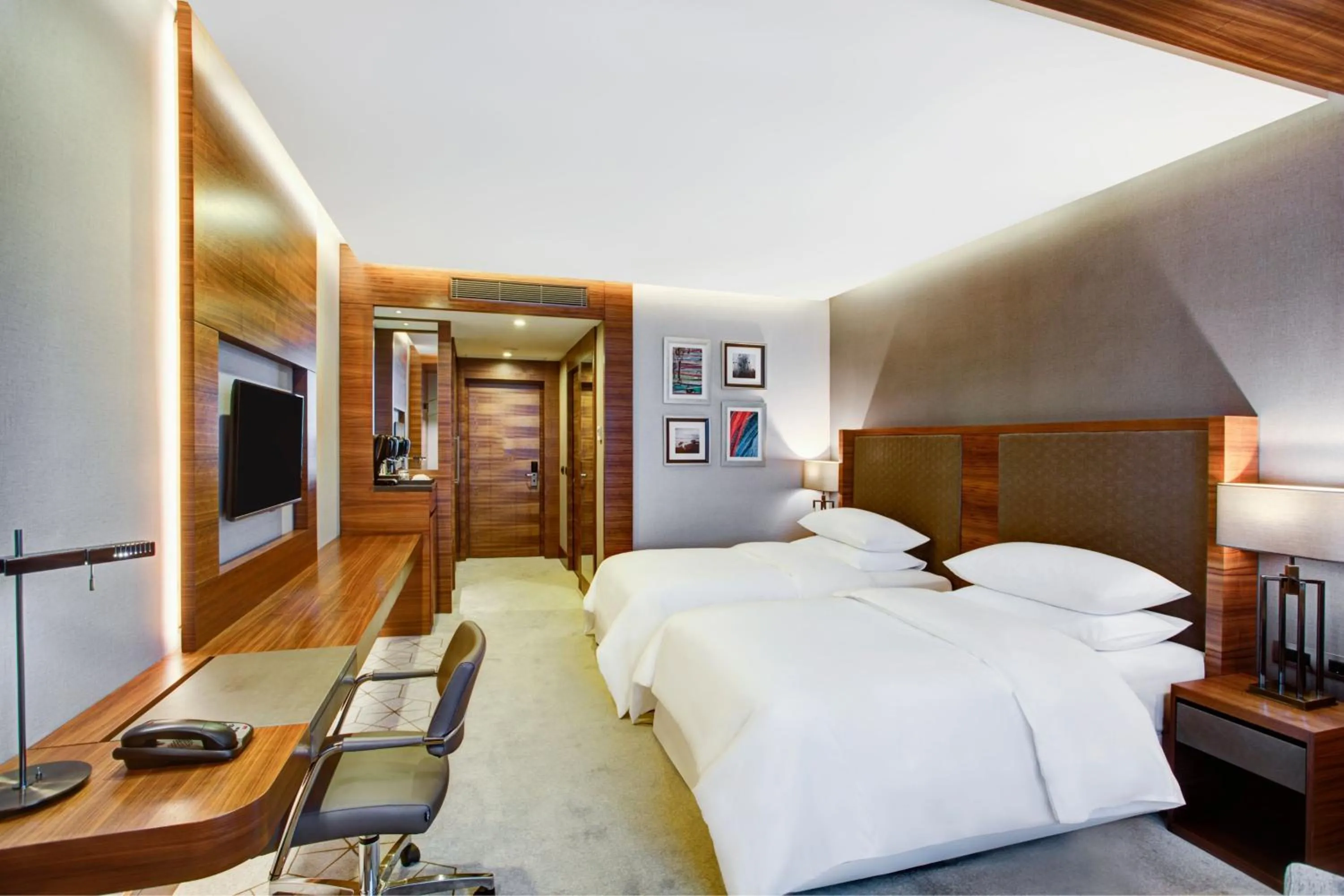 Photo of the whole room, Bed in Sheraton Grand Samsun Hotel