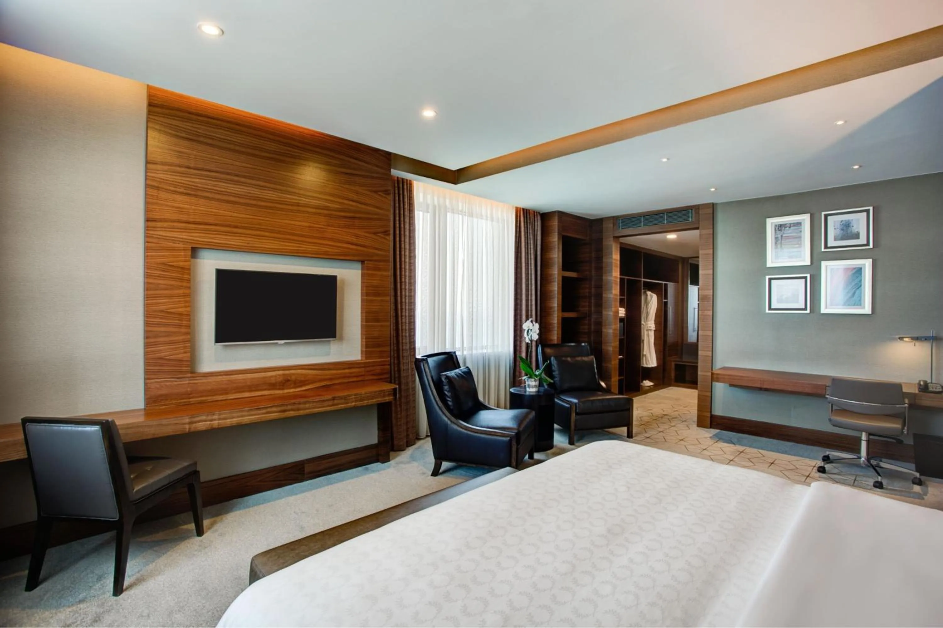 Photo of the whole room, Bed in Sheraton Grand Samsun Hotel