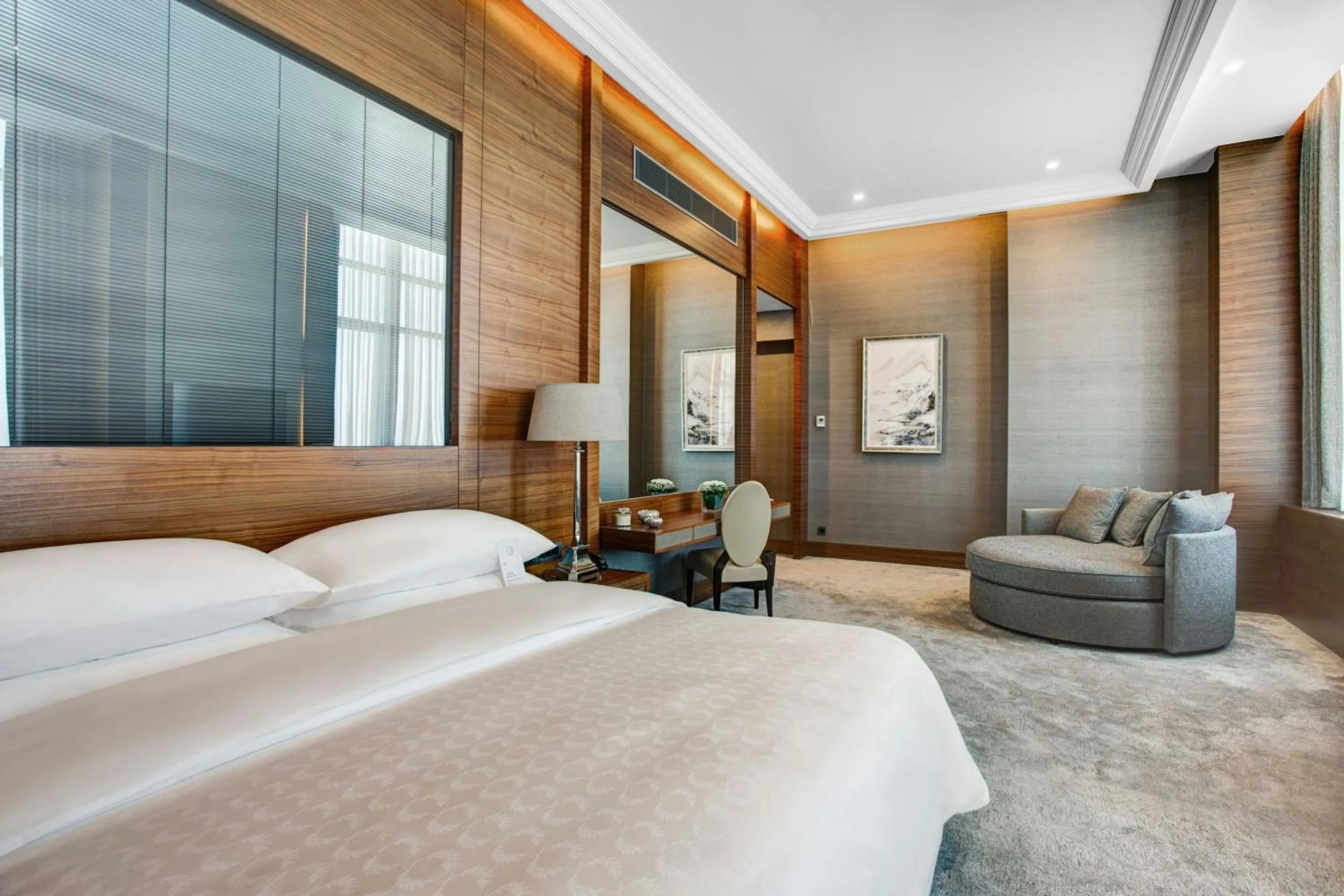 Bedroom, Bed in Sheraton Grand Samsun Hotel