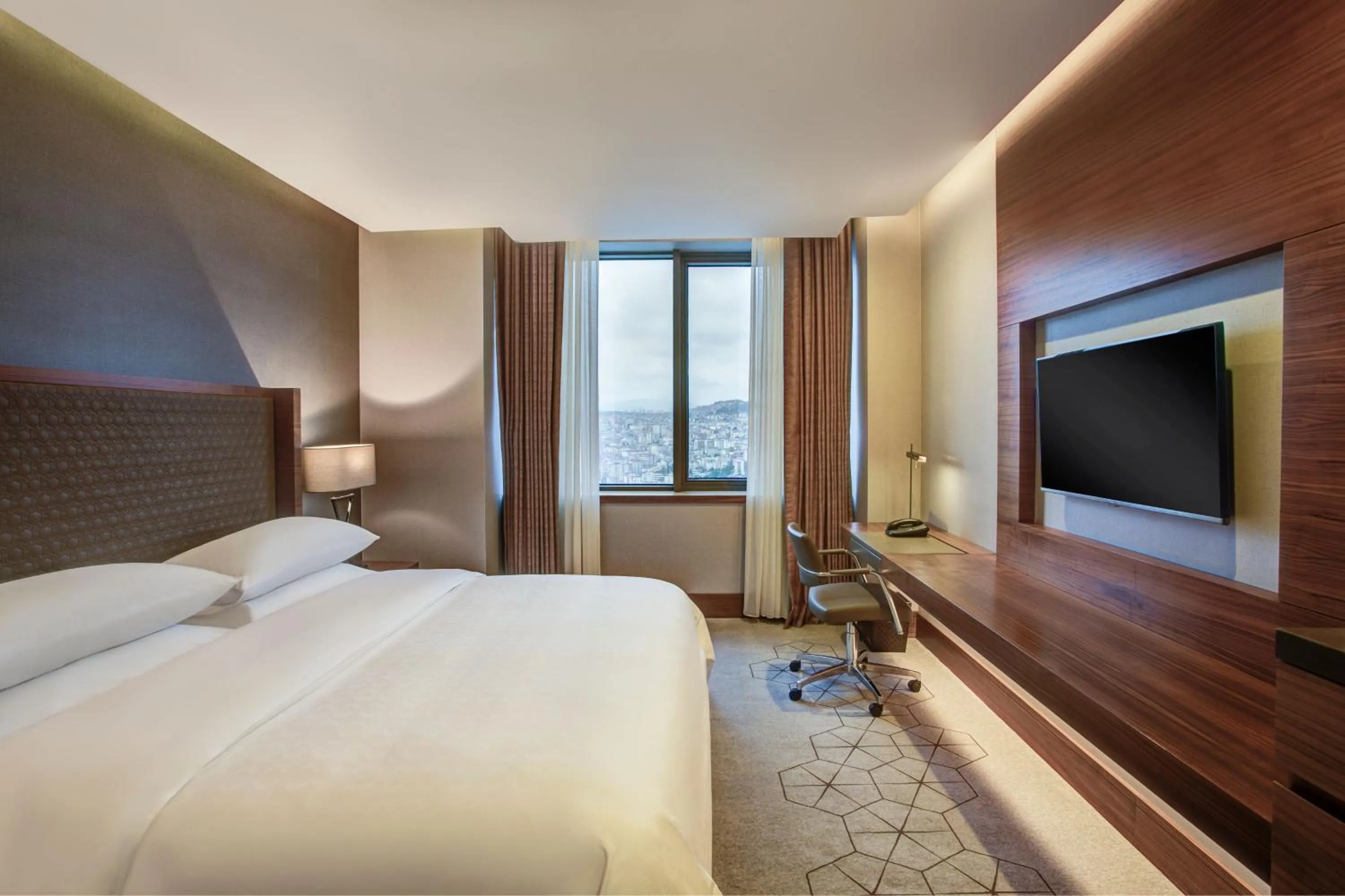 Photo of the whole room, Bed in Sheraton Grand Samsun Hotel