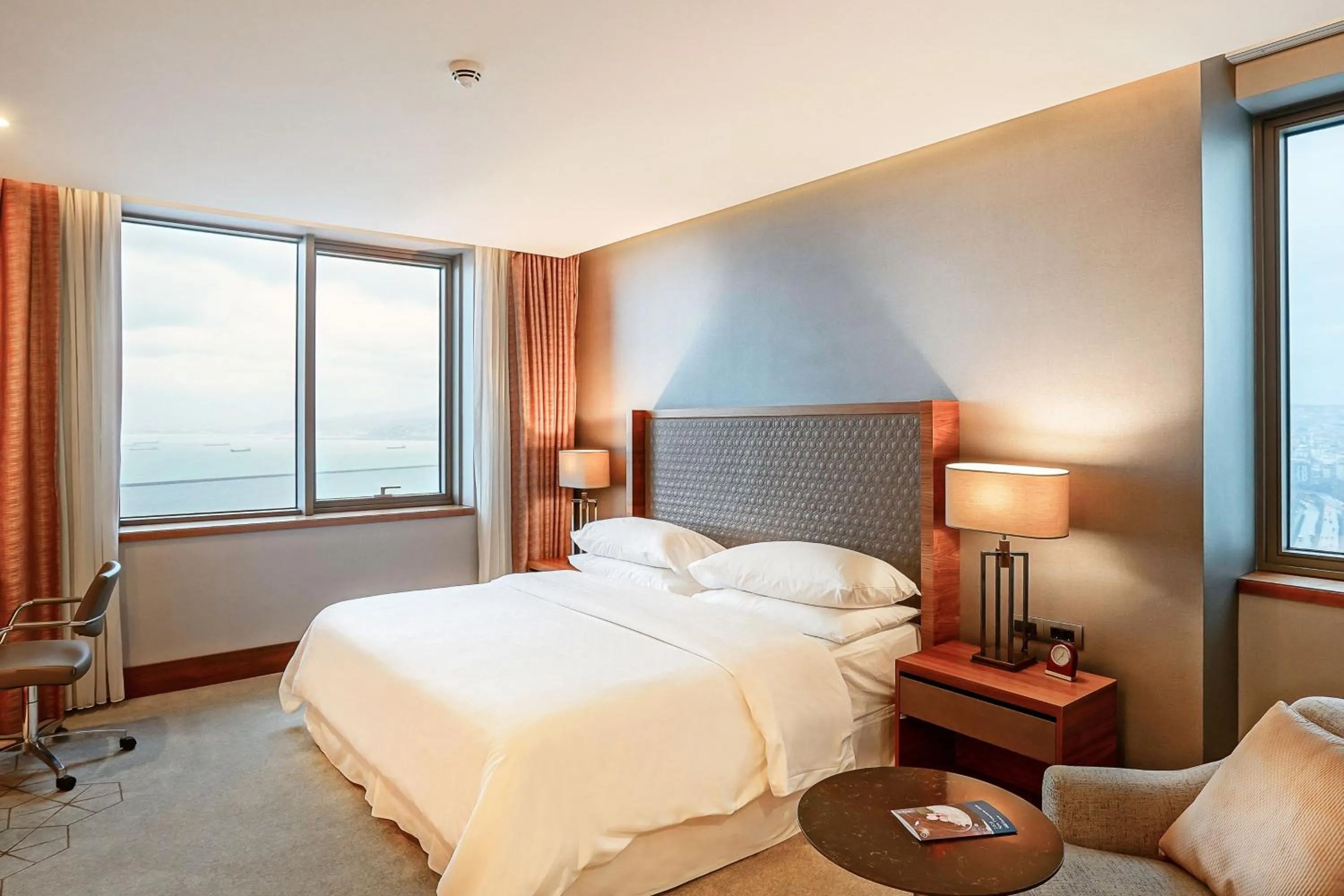 Photo of the whole room, Bed in Sheraton Grand Samsun Hotel