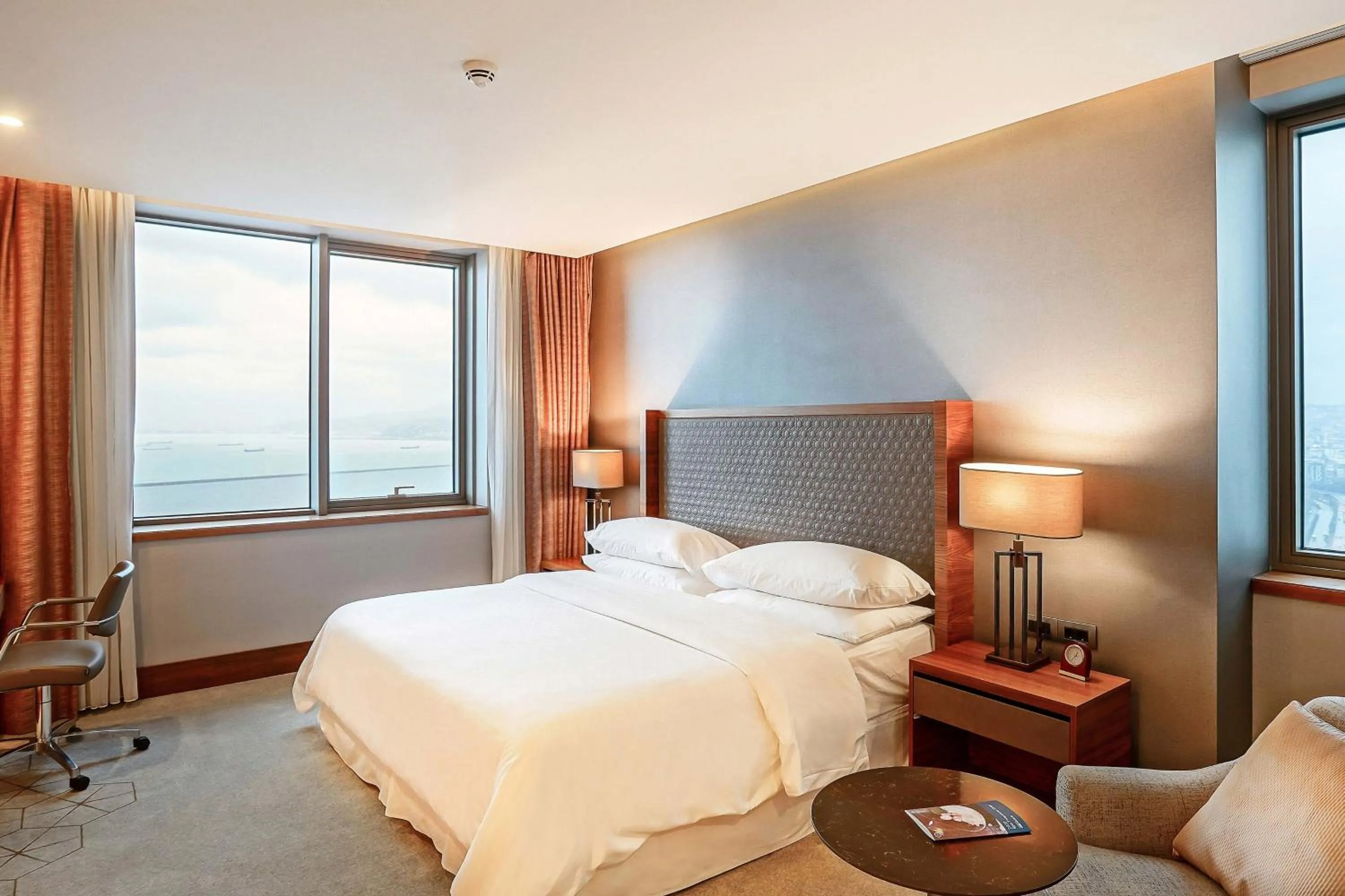 Photo of the whole room, Bed in Sheraton Grand Samsun Hotel