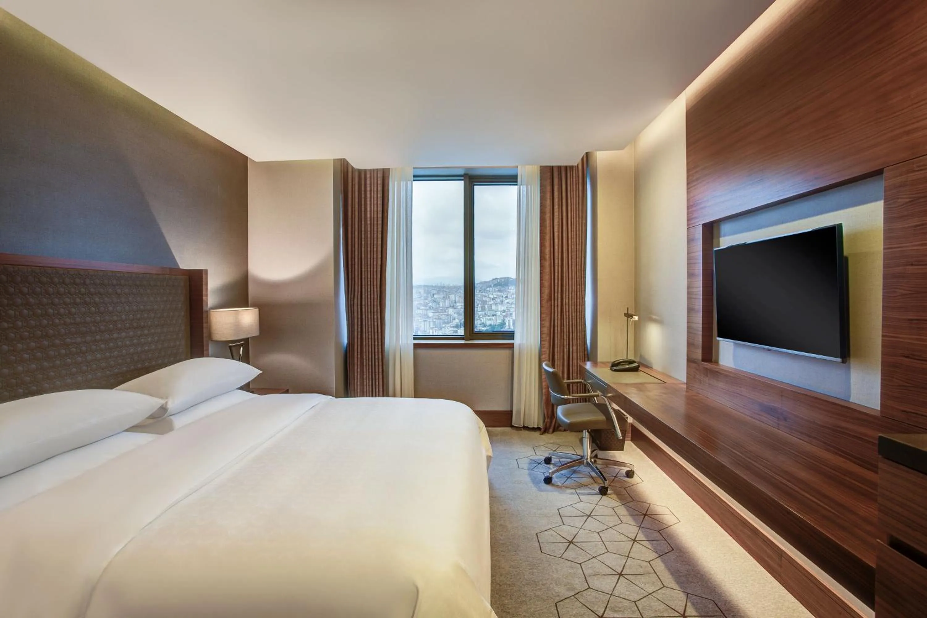 Photo of the whole room, Bed in Sheraton Grand Samsun Hotel