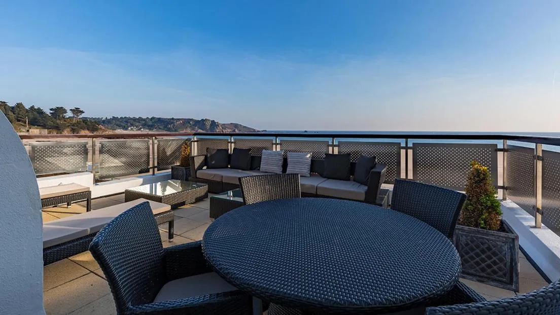 Balcony/Terrace in L’Horizon Beach Hotel & Spa