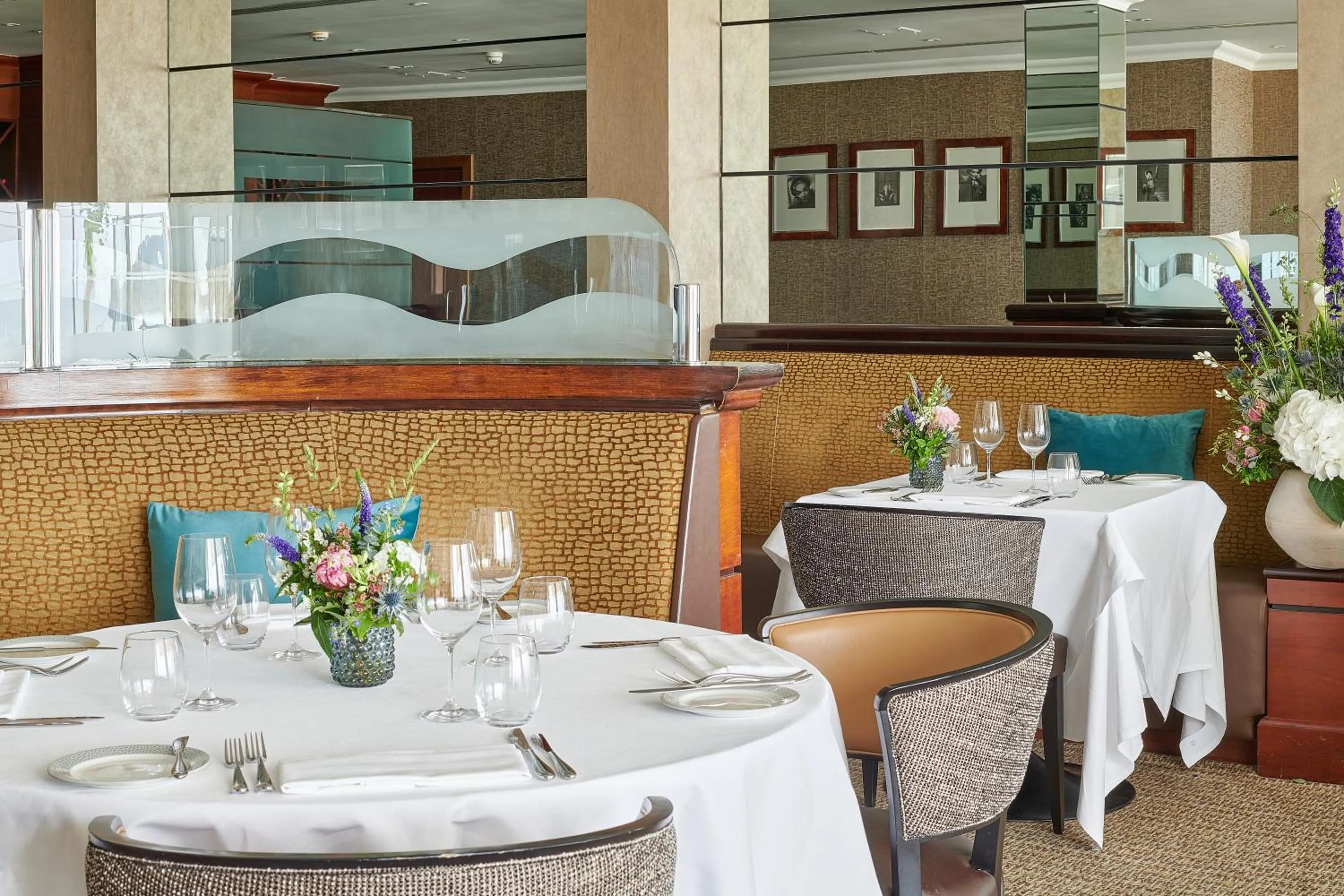 Restaurant/places to eat in L’Horizon Beach Hotel & Spa