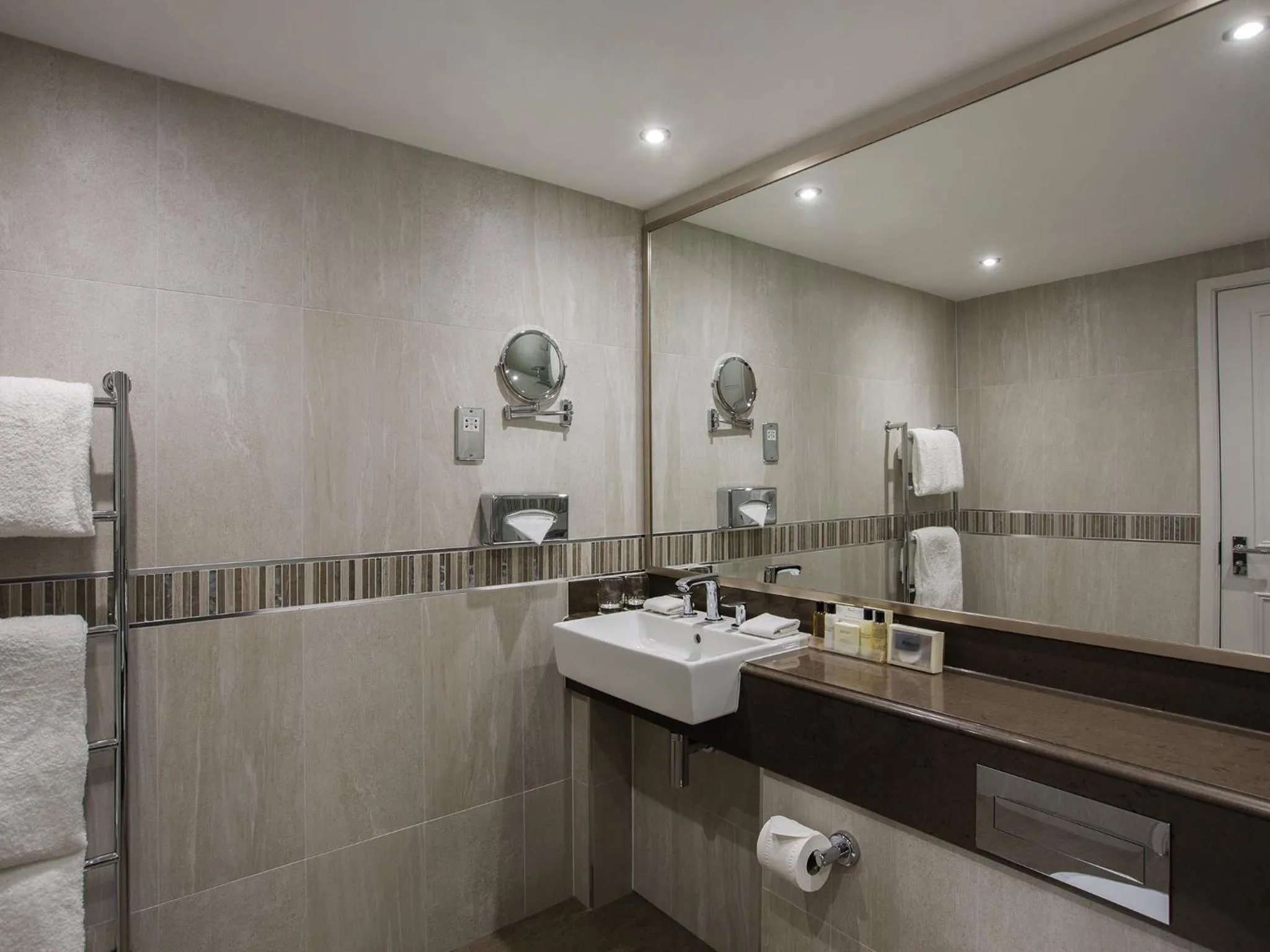 Bathroom in L’Horizon Beach Hotel & Spa