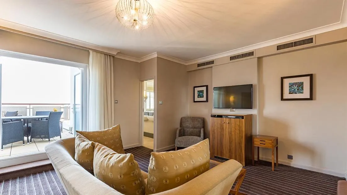 Living room in L’Horizon Beach Hotel & Spa