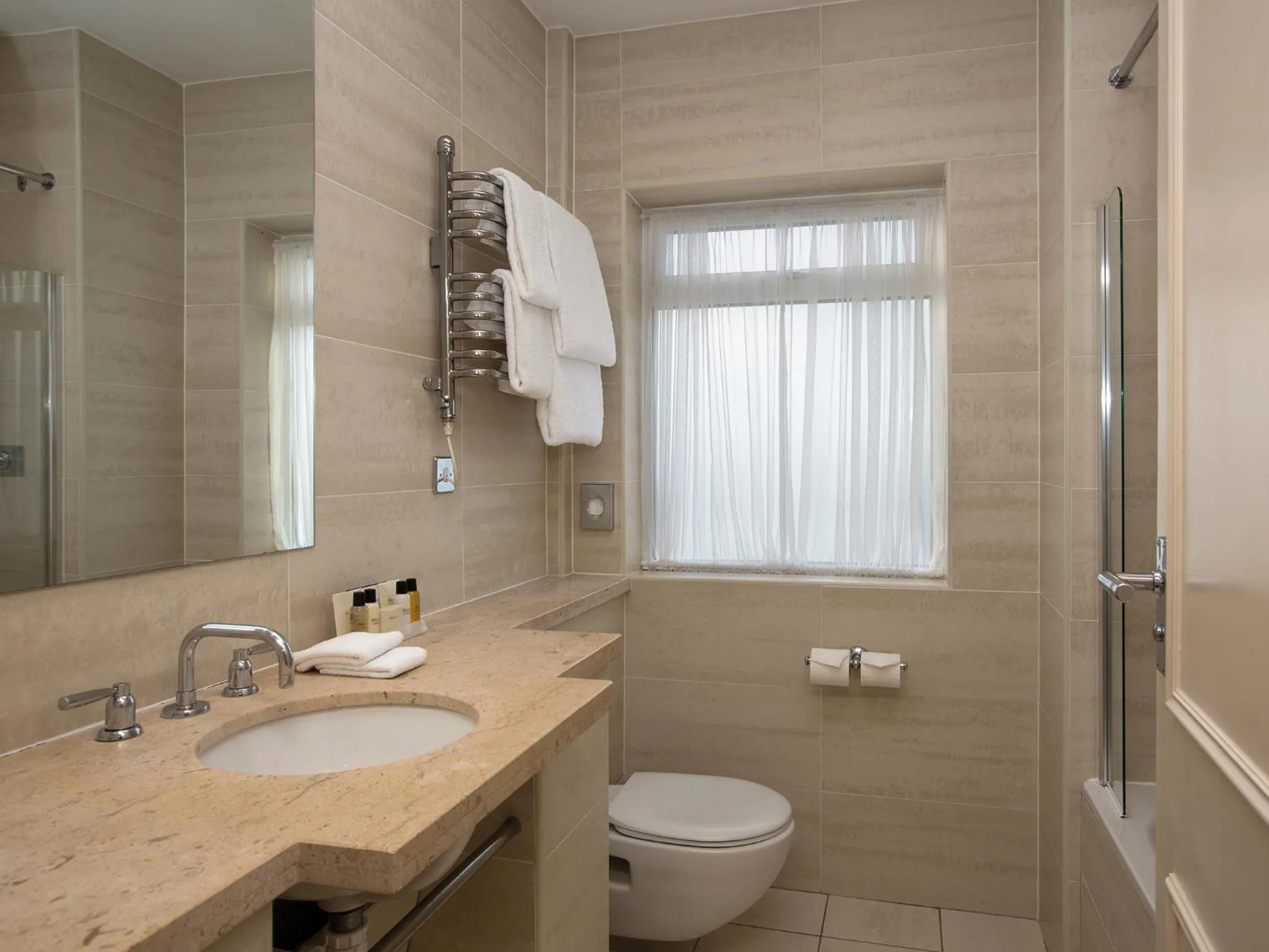 Bathroom in L’Horizon Beach Hotel & Spa