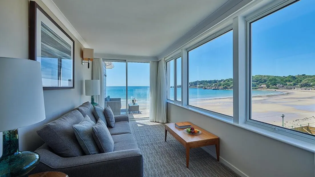 Living room in L’Horizon Beach Hotel & Spa