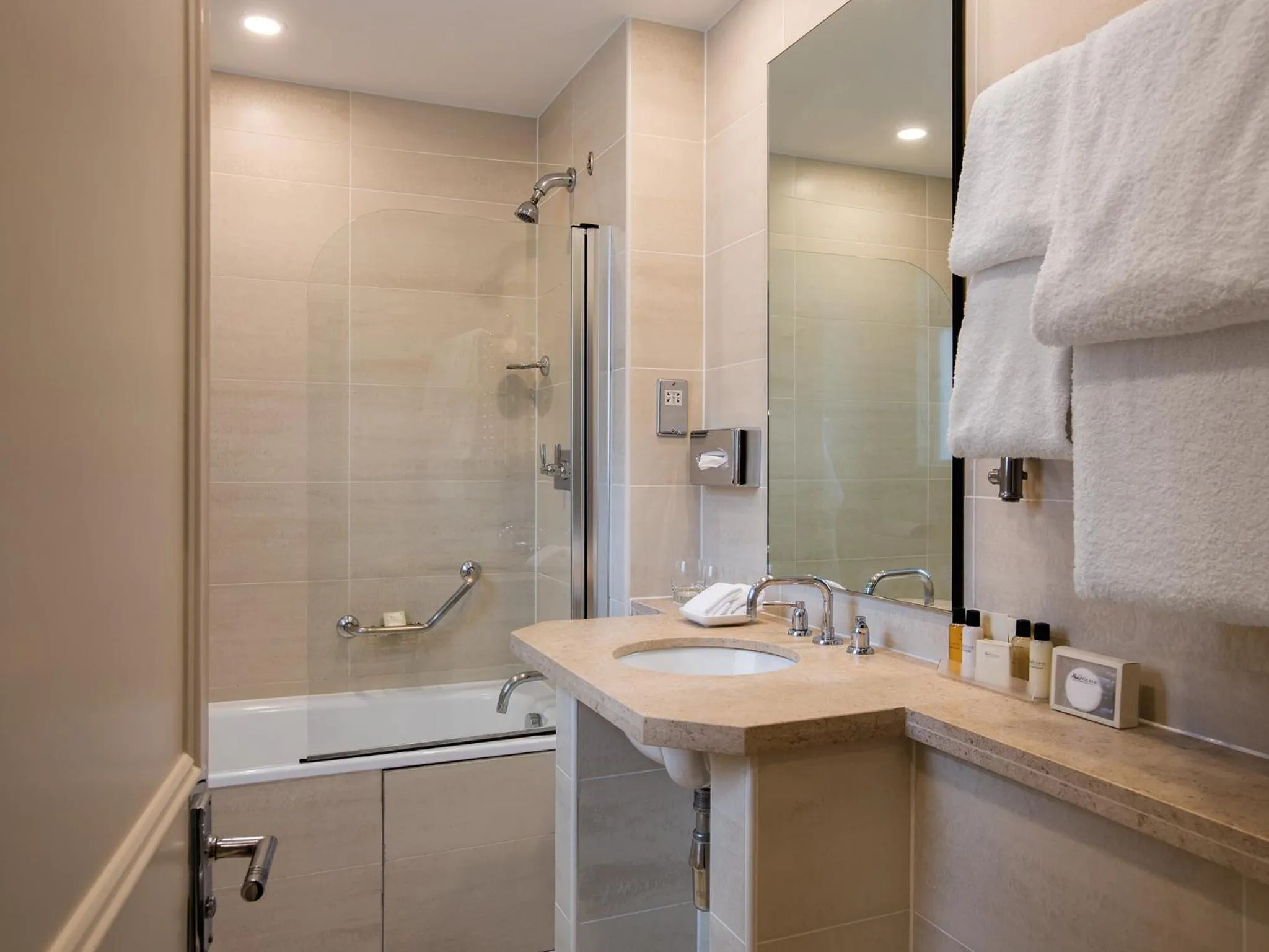 Bathroom in L’Horizon Beach Hotel & Spa