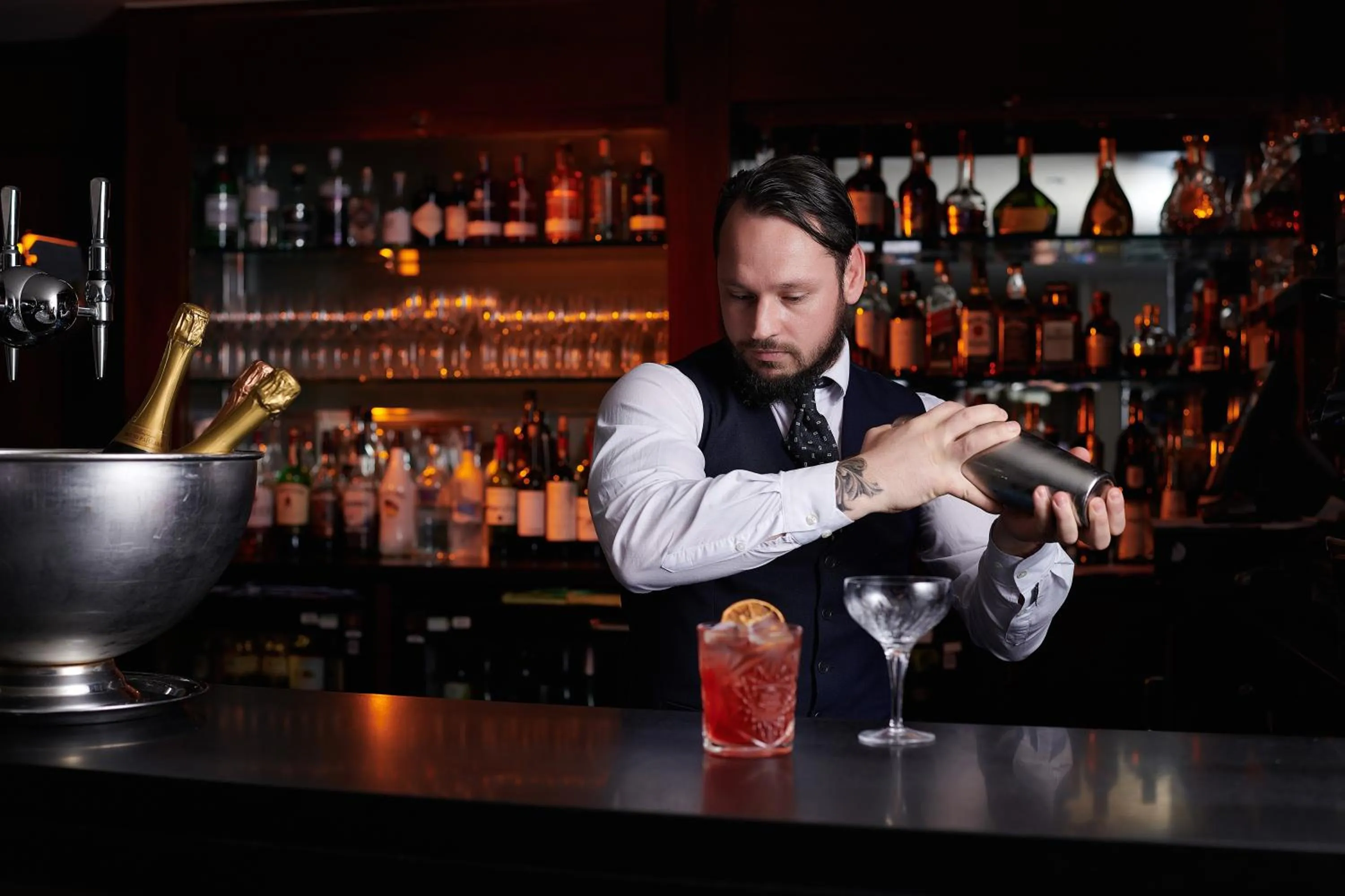 Lounge or bar in L’Horizon Beach Hotel & Spa