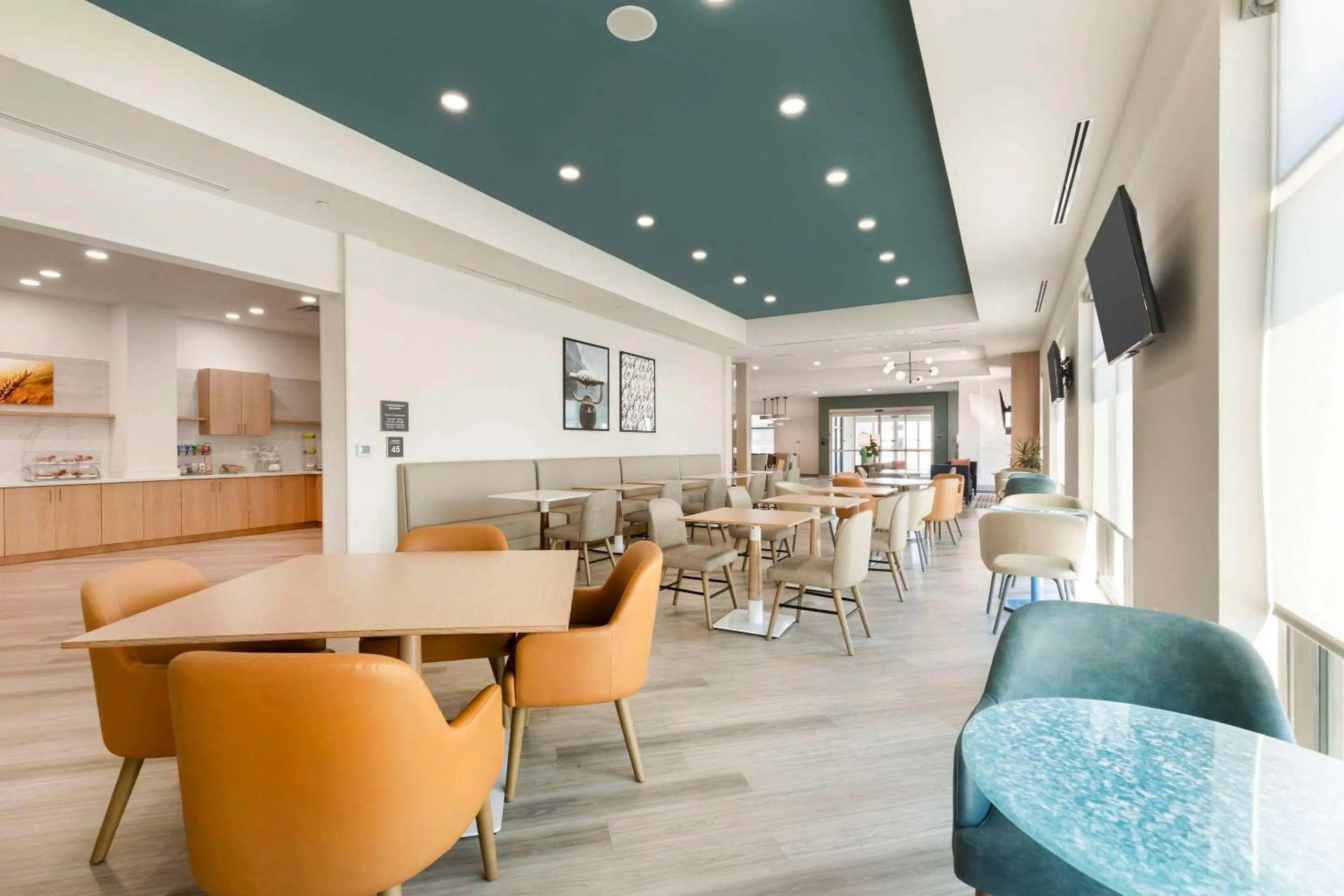 Breakfast in Comfort Suites Titusville near Kennedy Space Center