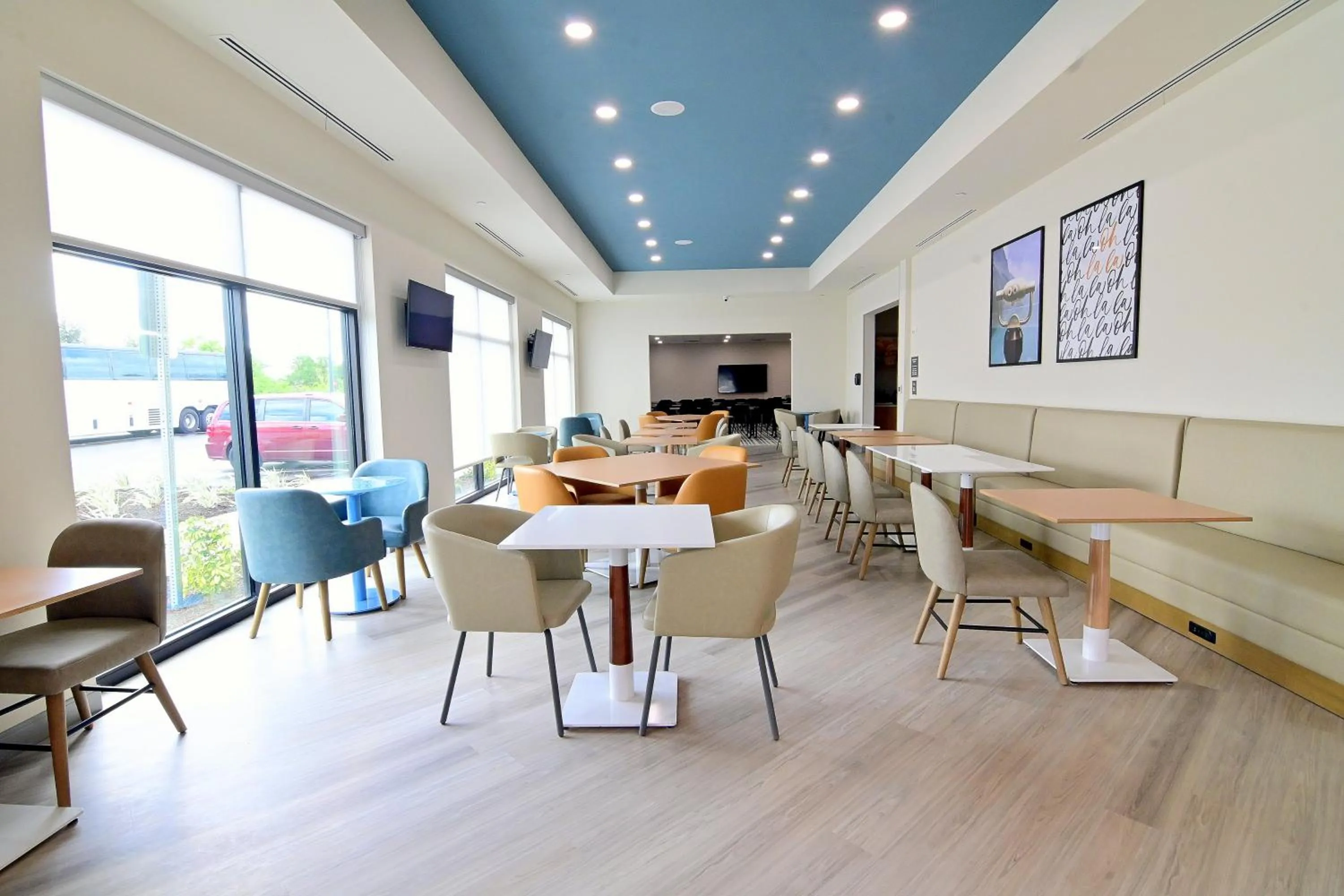 Breakfast in Comfort Suites Titusville near Kennedy Space Center