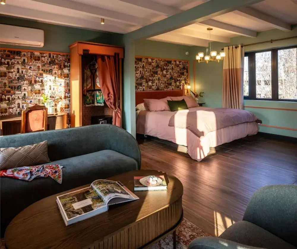 Deluxe Double Room with Balcony - single occupancy in Casa Cecilia Santiago Deluxe Double Room with Balcony - single occupancy in Casa Cecilia Santiago